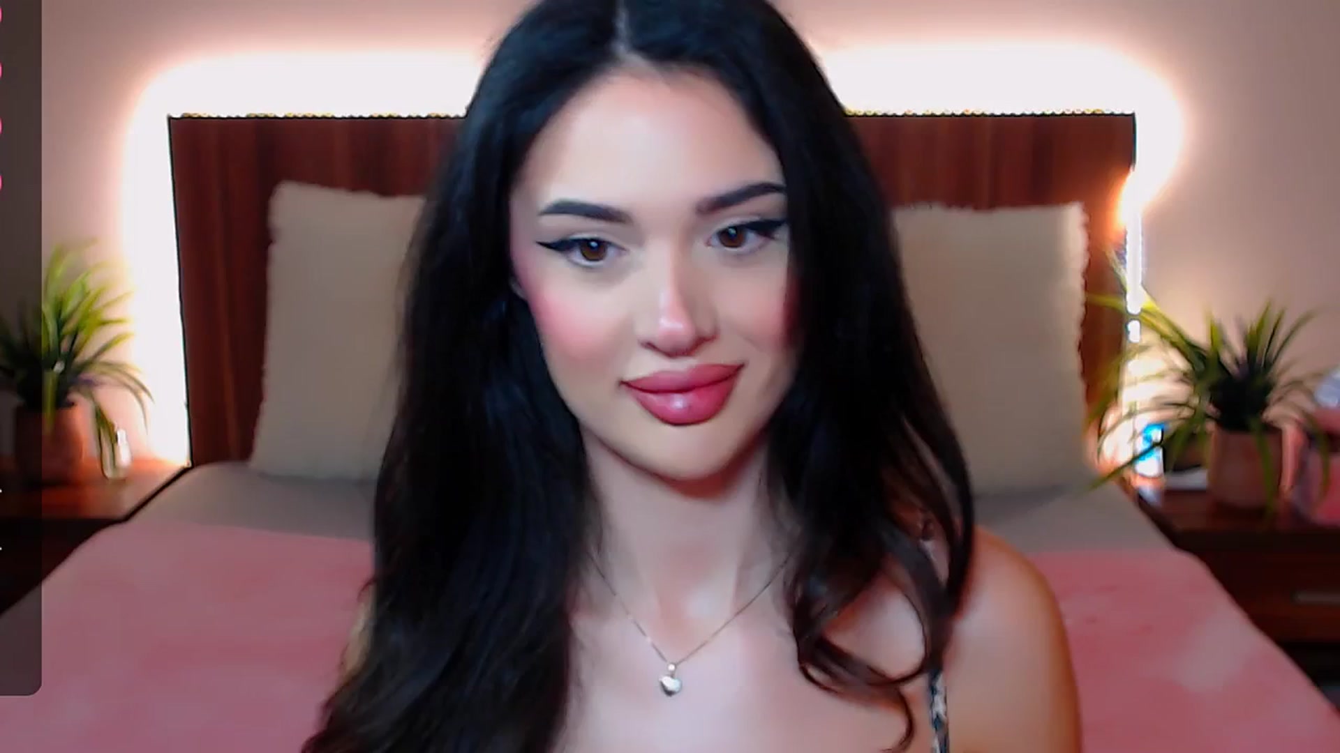 Gallery image thumbnail from DestinyFox1's myfreecams stream on, 02/21/2025, 06:40 image 1 of 20
