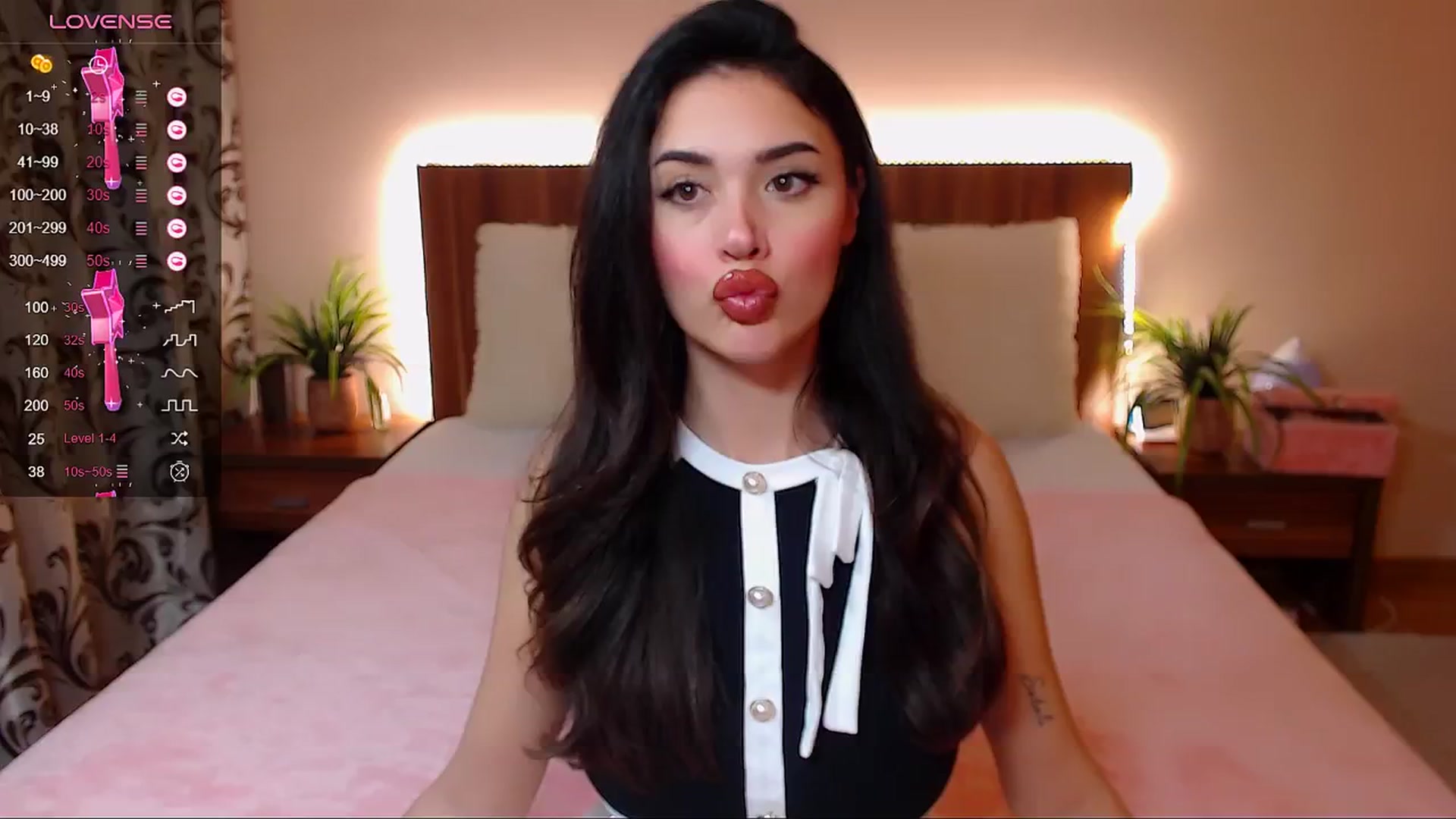 Gallery image thumbnail from DestinyFox1's myfreecams stream on, 02/22/2025, 18:54 image 1 of 20