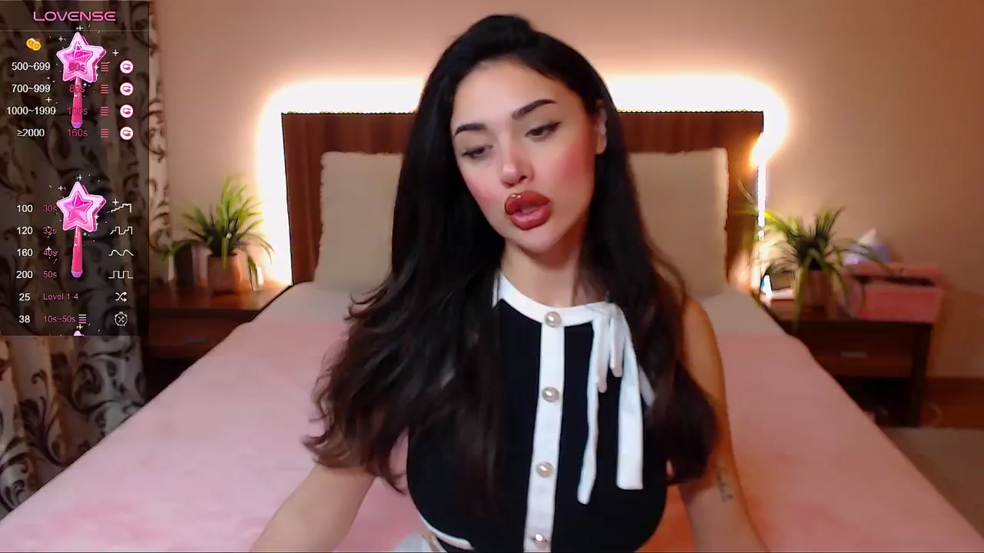 Gallery image thumbnail from DestinyFox1's myfreecams stream on, 02/22/2025, 18:54 image 3 of 20