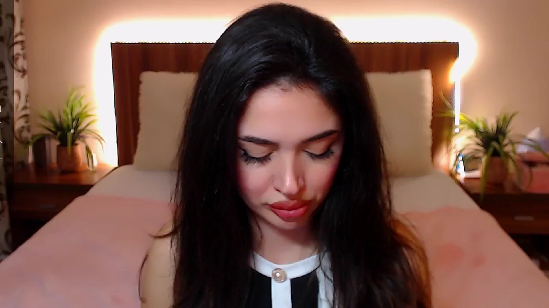 Gallery image thumbnail from DestinyFox1's myfreecams stream on, 02/22/2025, 21:27 image 8 of 20