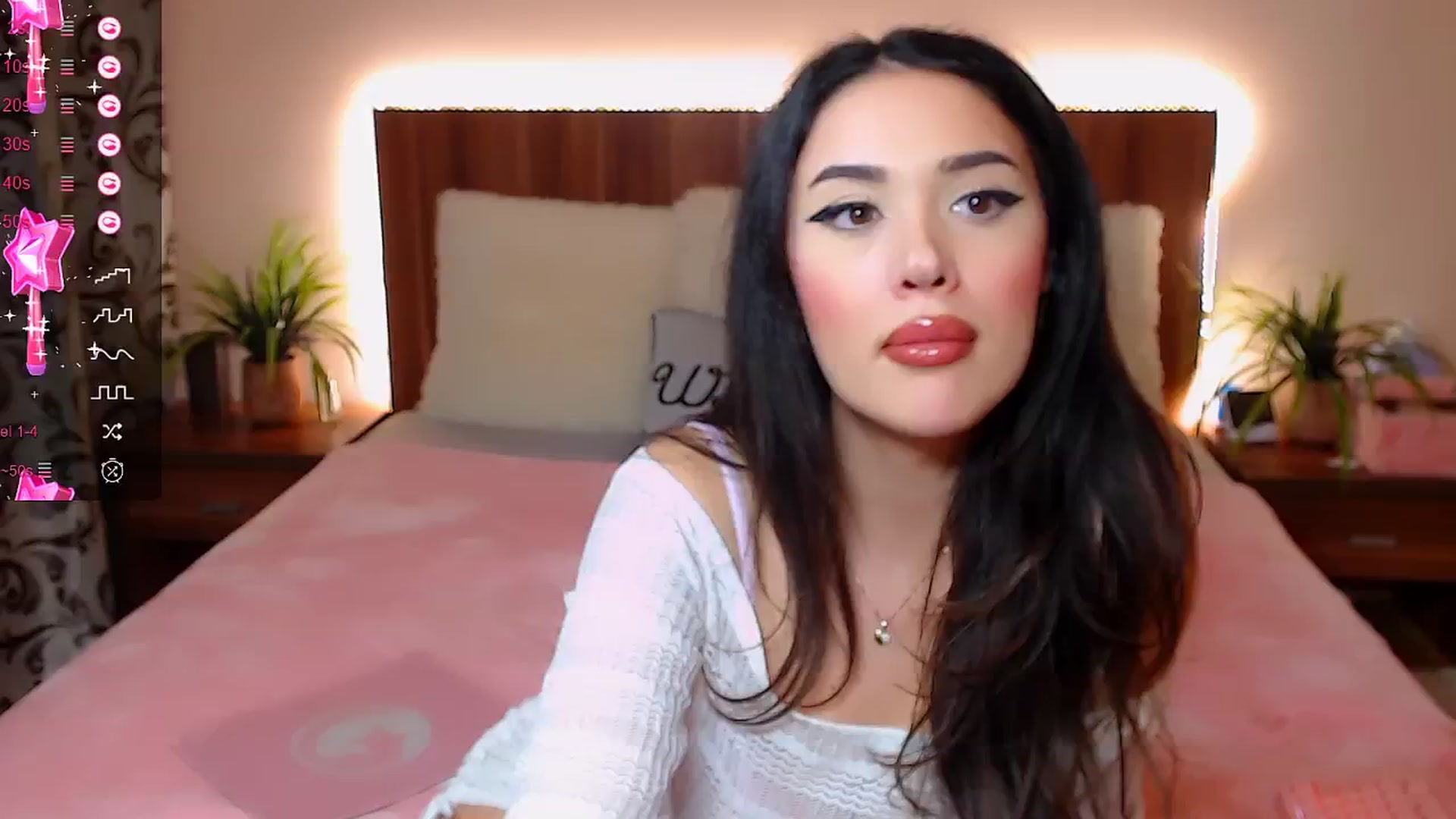 Gallery image thumbnail from DestinyFox1's myfreecams stream on, 02/24/2025, 13:32 image 16 of 20