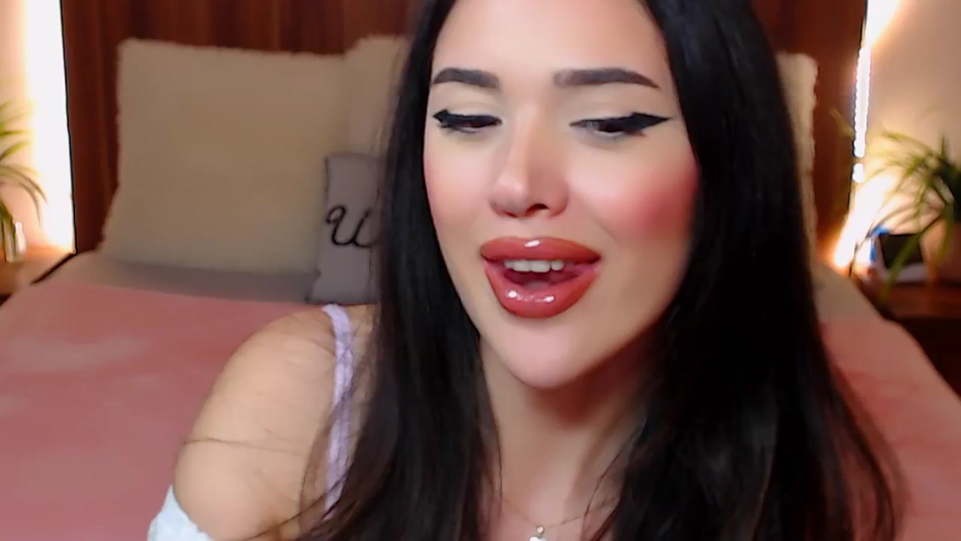 Gallery image thumbnail from DestinyFox1's myfreecams stream on, 02/24/2025, 13:32 image 11 of 20