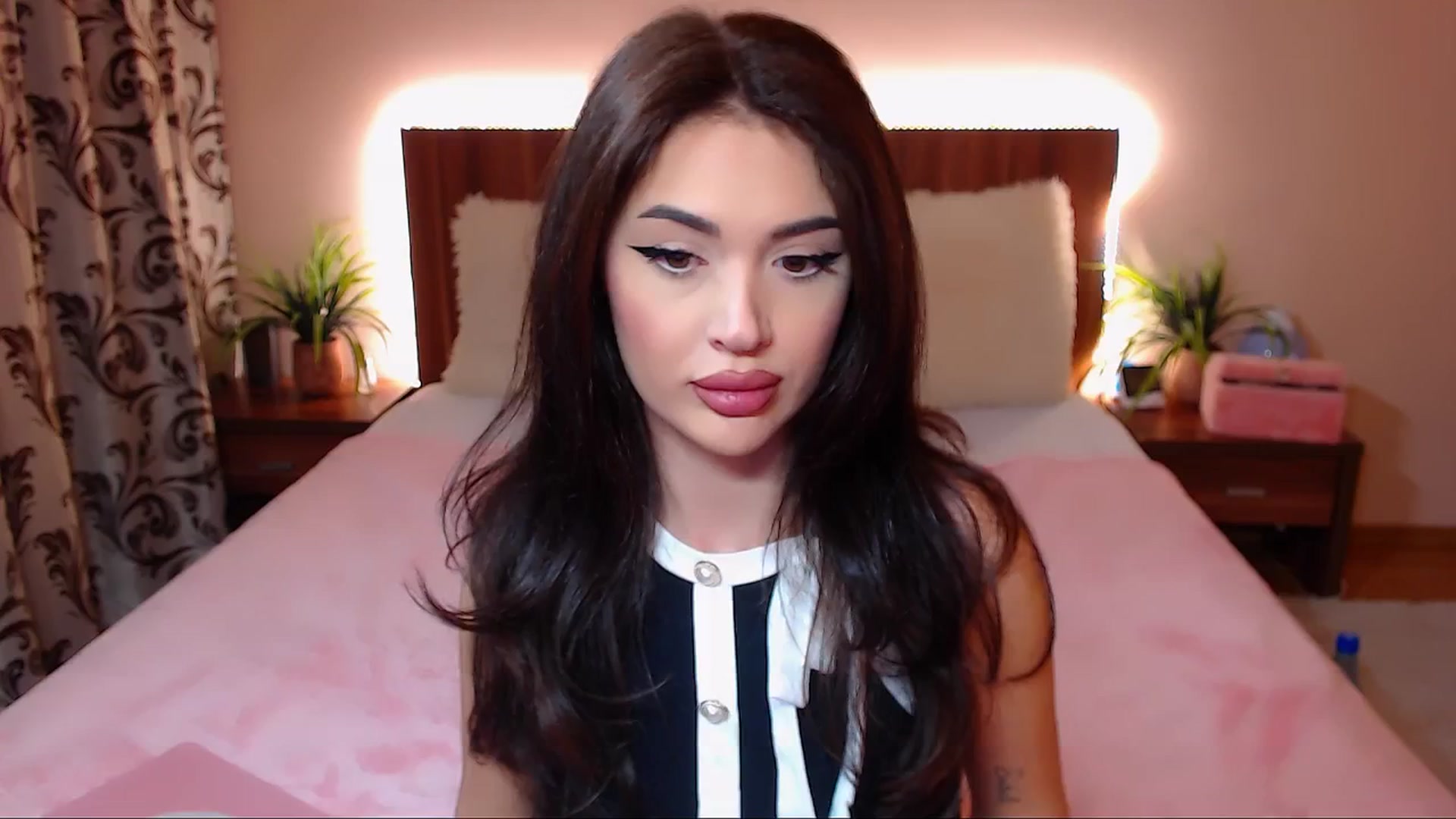 Gallery image thumbnail from DestinyFox1's myfreecams stream on, 02/26/2025, 13:25 image 1 of 20