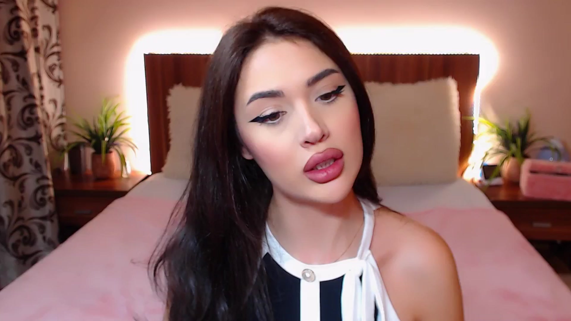 Gallery image thumbnail from DestinyFox1's myfreecams stream on, 02/26/2025, 13:25 image 5 of 20