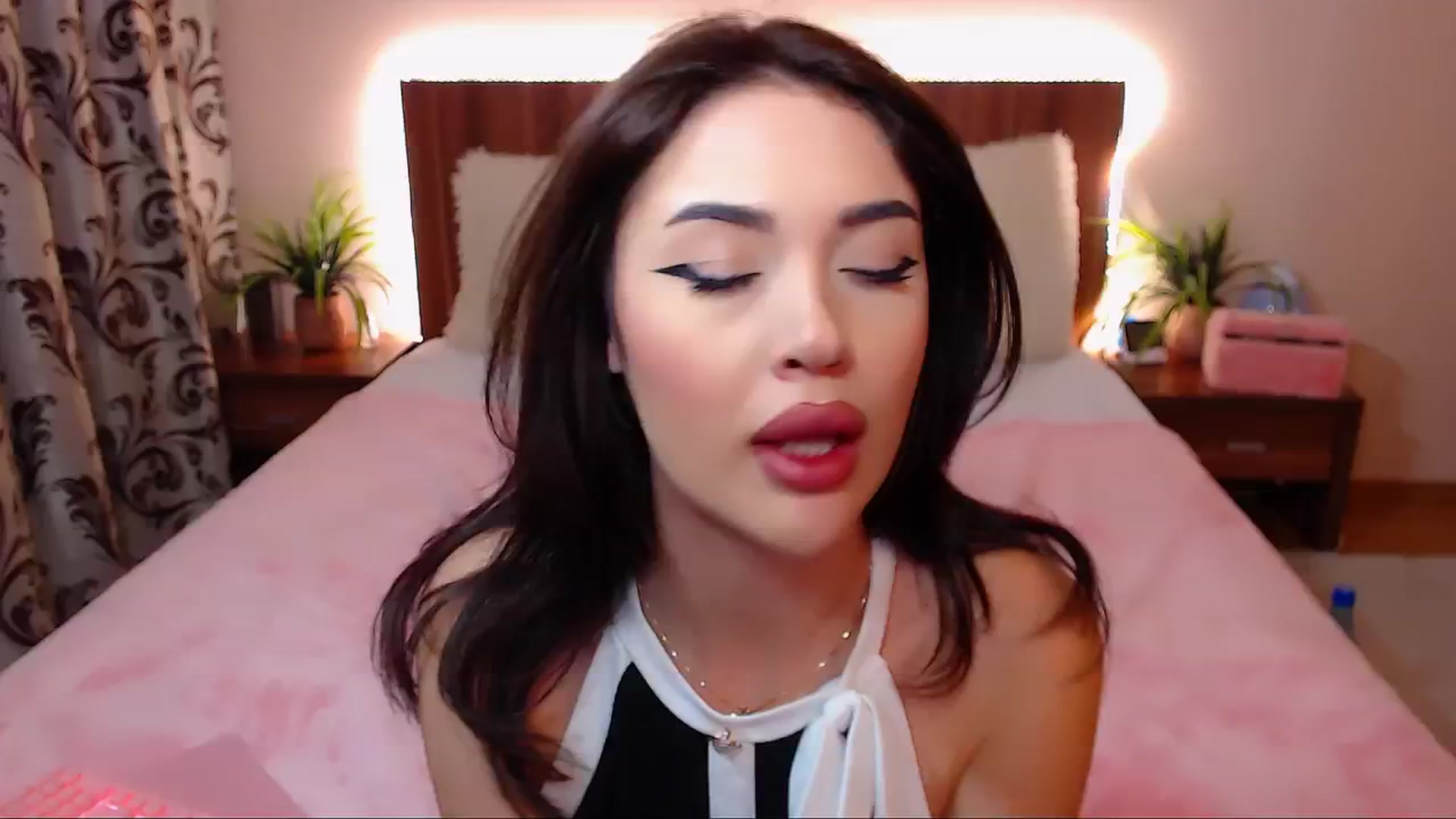 Gallery image thumbnail from DestinyFox1's myfreecams stream on, 02/26/2025, 13:50 image 8 of 20