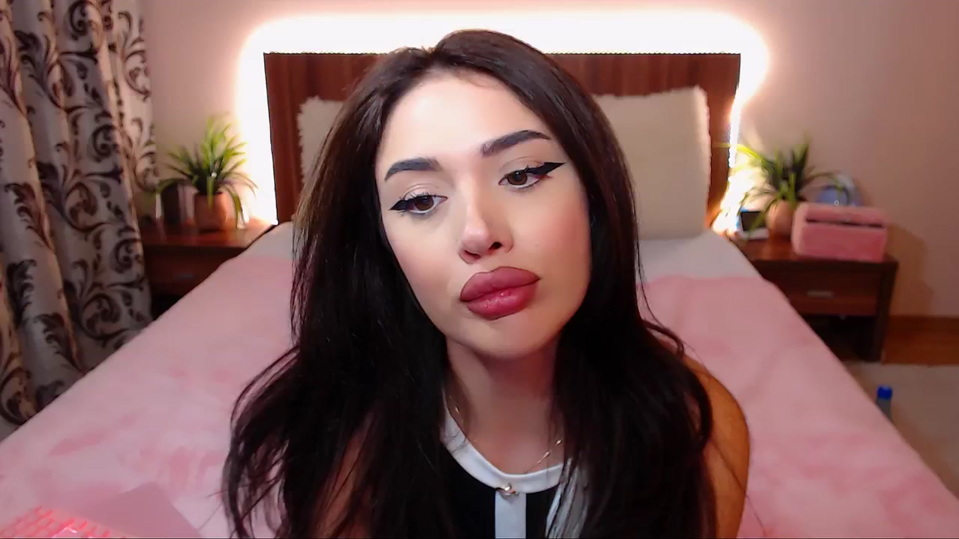Gallery image thumbnail from DestinyFox1's myfreecams stream on, 02/26/2025, 13:50 image 19 of 20