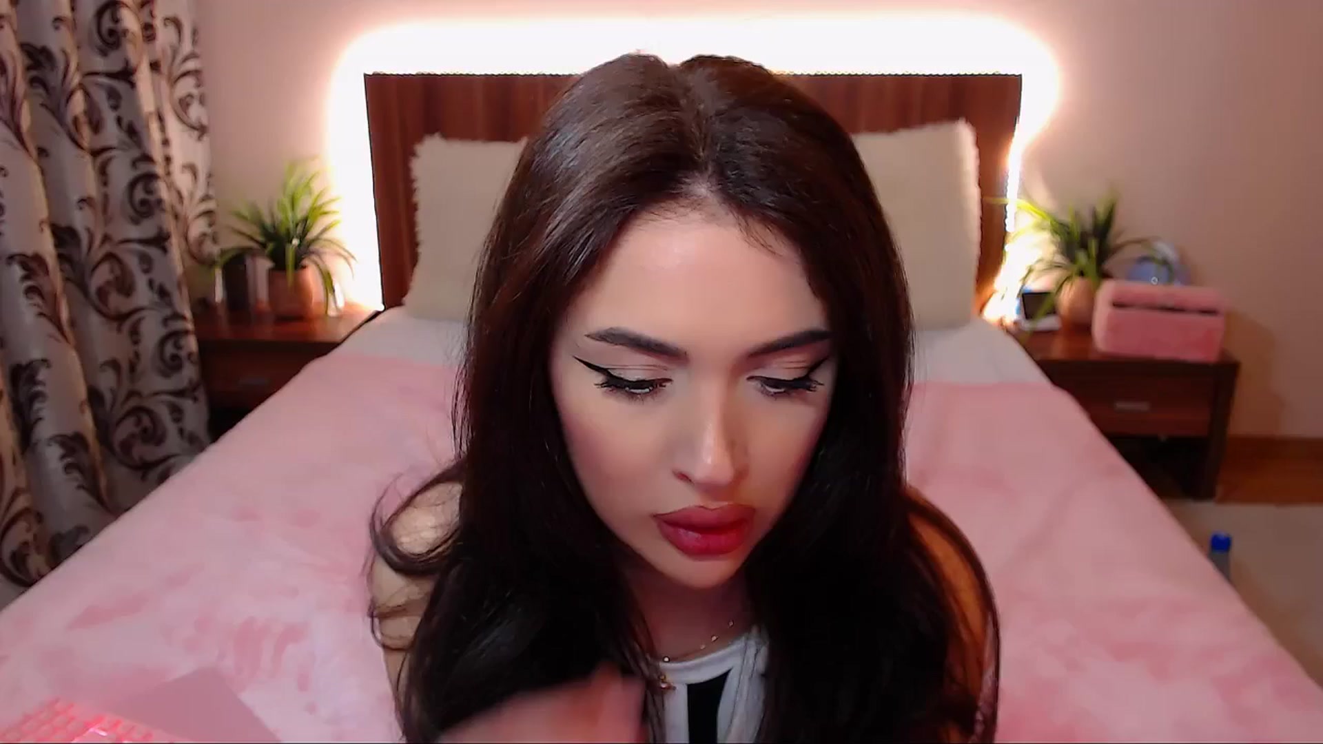 Gallery image thumbnail from DestinyFox1's myfreecams stream on, 02/26/2025, 13:50 image 13 of 20