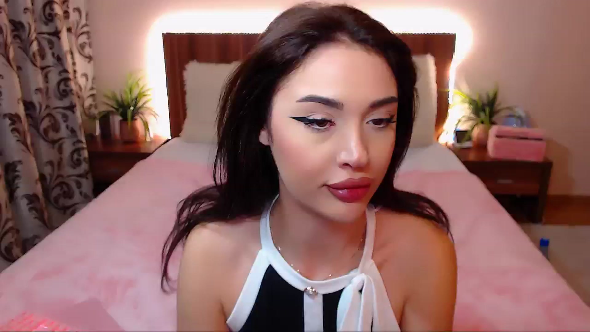Gallery image thumbnail from DestinyFox1's myfreecams stream on, 02/26/2025, 13:50 image 3 of 20