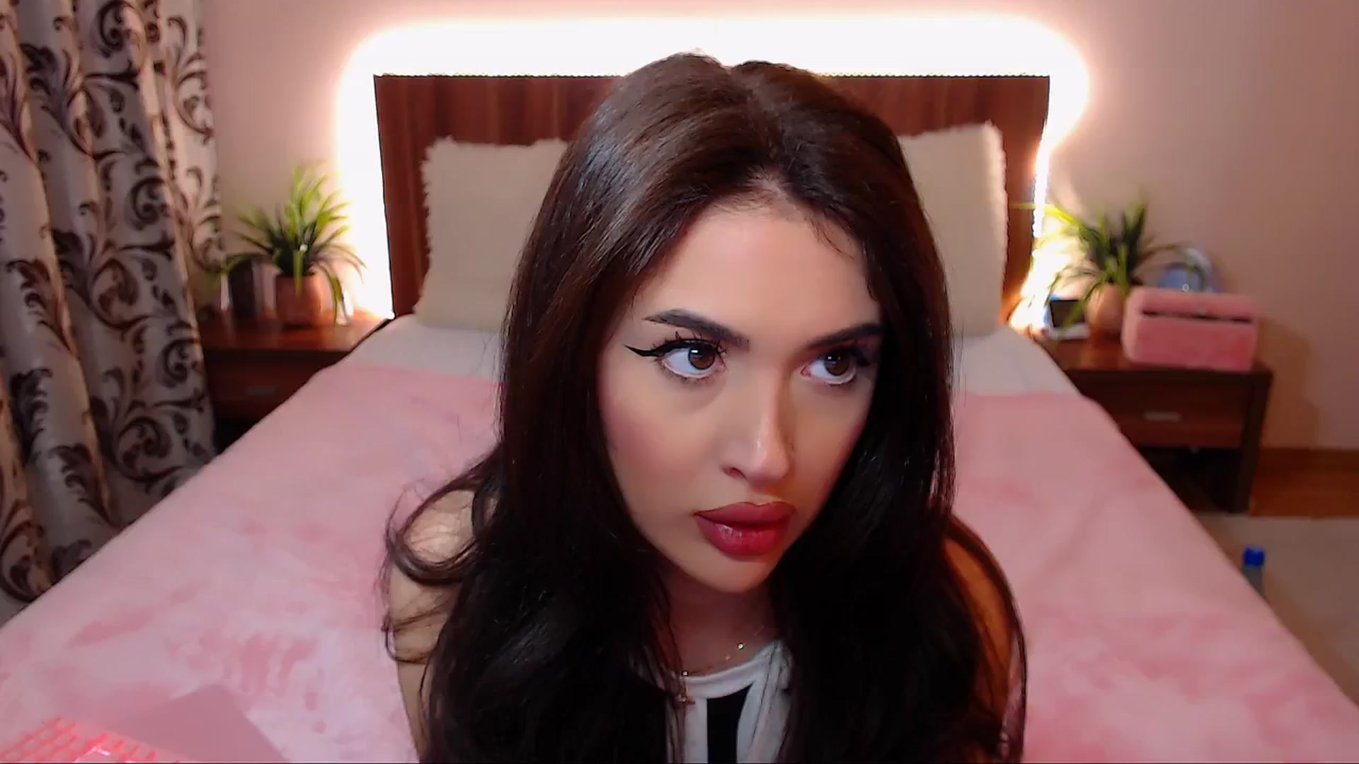Gallery image thumbnail from DestinyFox1's myfreecams stream on, 02/26/2025, 13:50 image 15 of 20