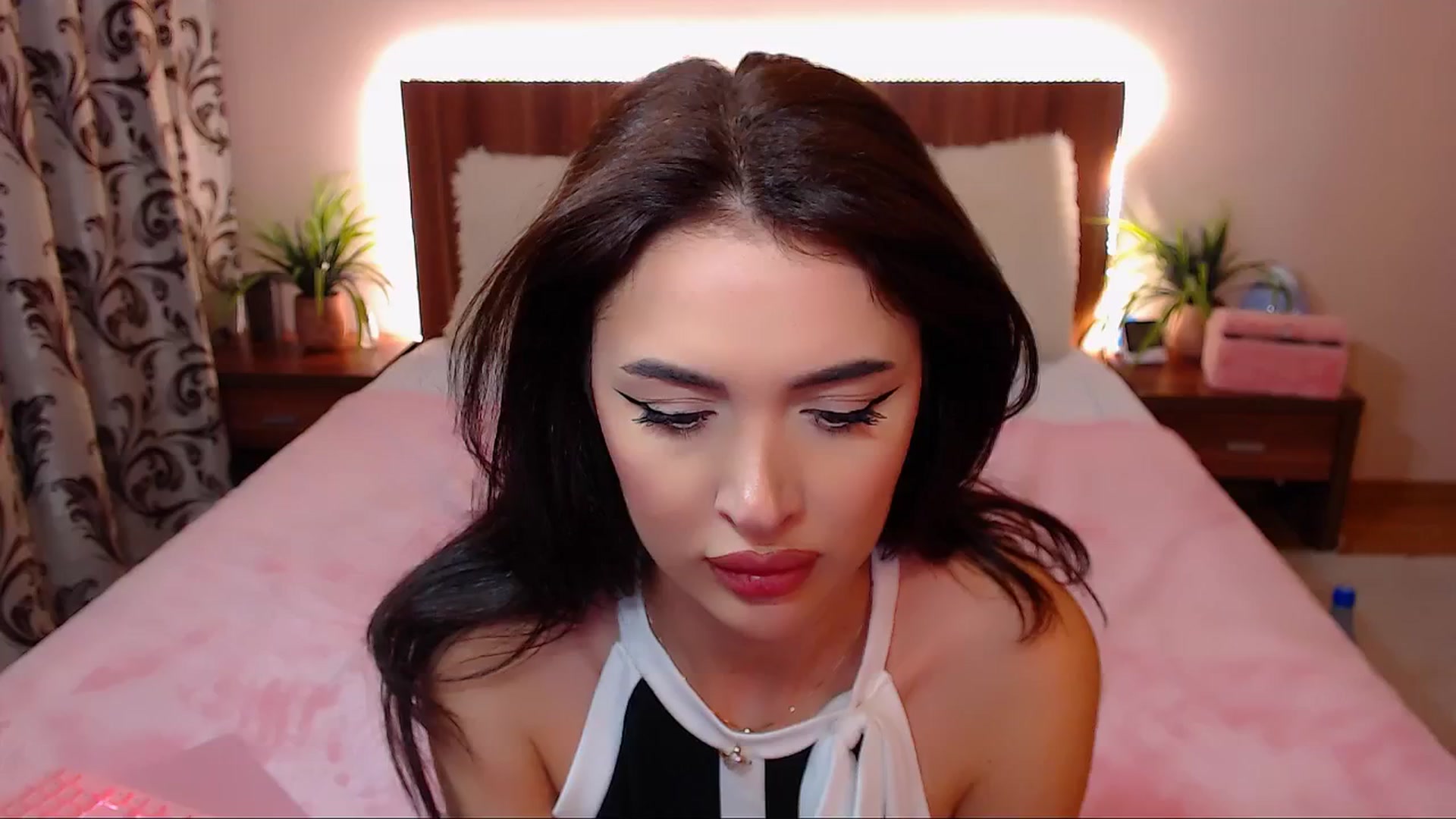 Gallery image thumbnail from DestinyFox1's myfreecams stream on, 02/26/2025, 13:50 image 6 of 20