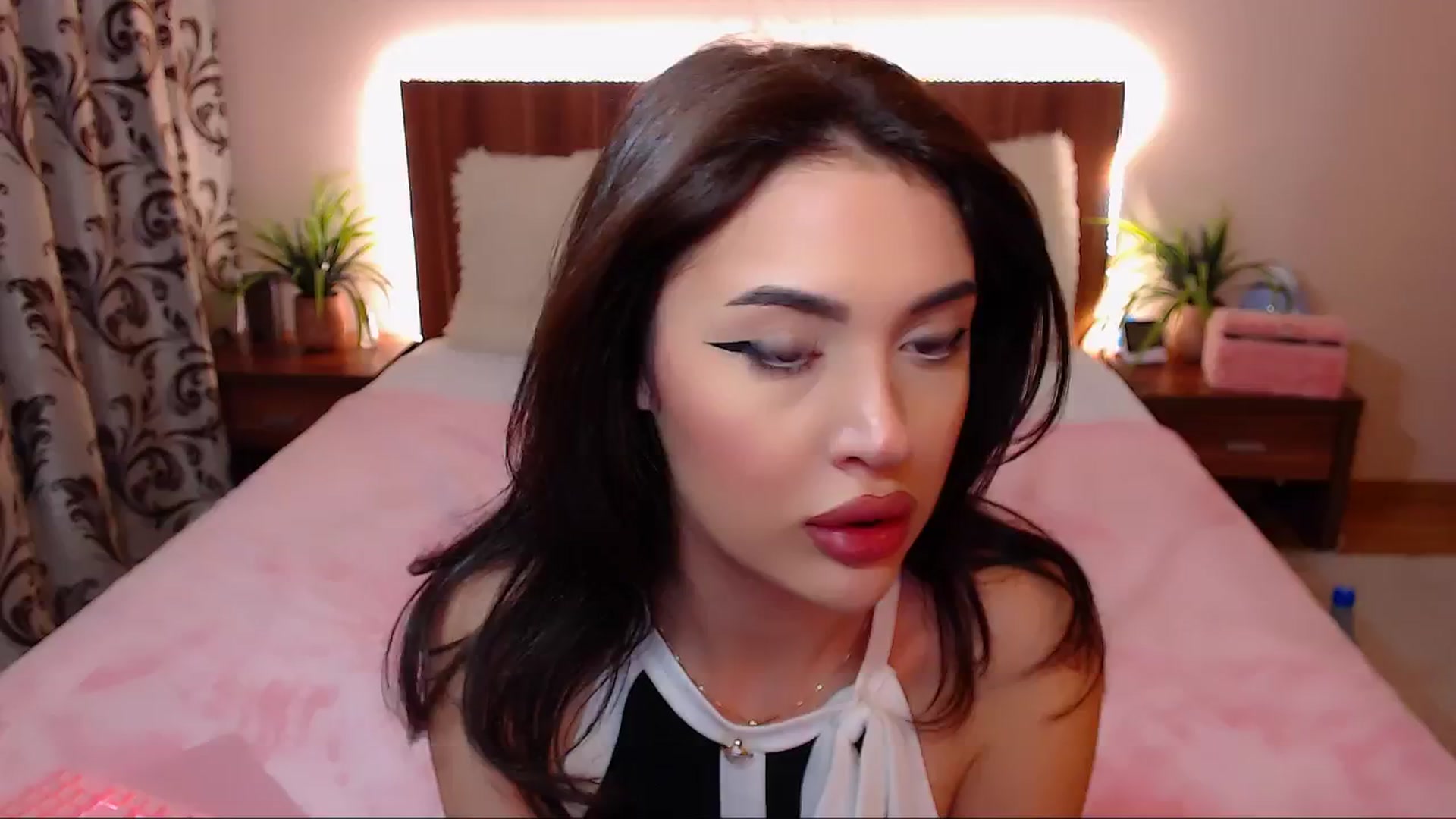 Gallery image thumbnail from DestinyFox1's myfreecams stream on, 02/26/2025, 13:50 image 9 of 20