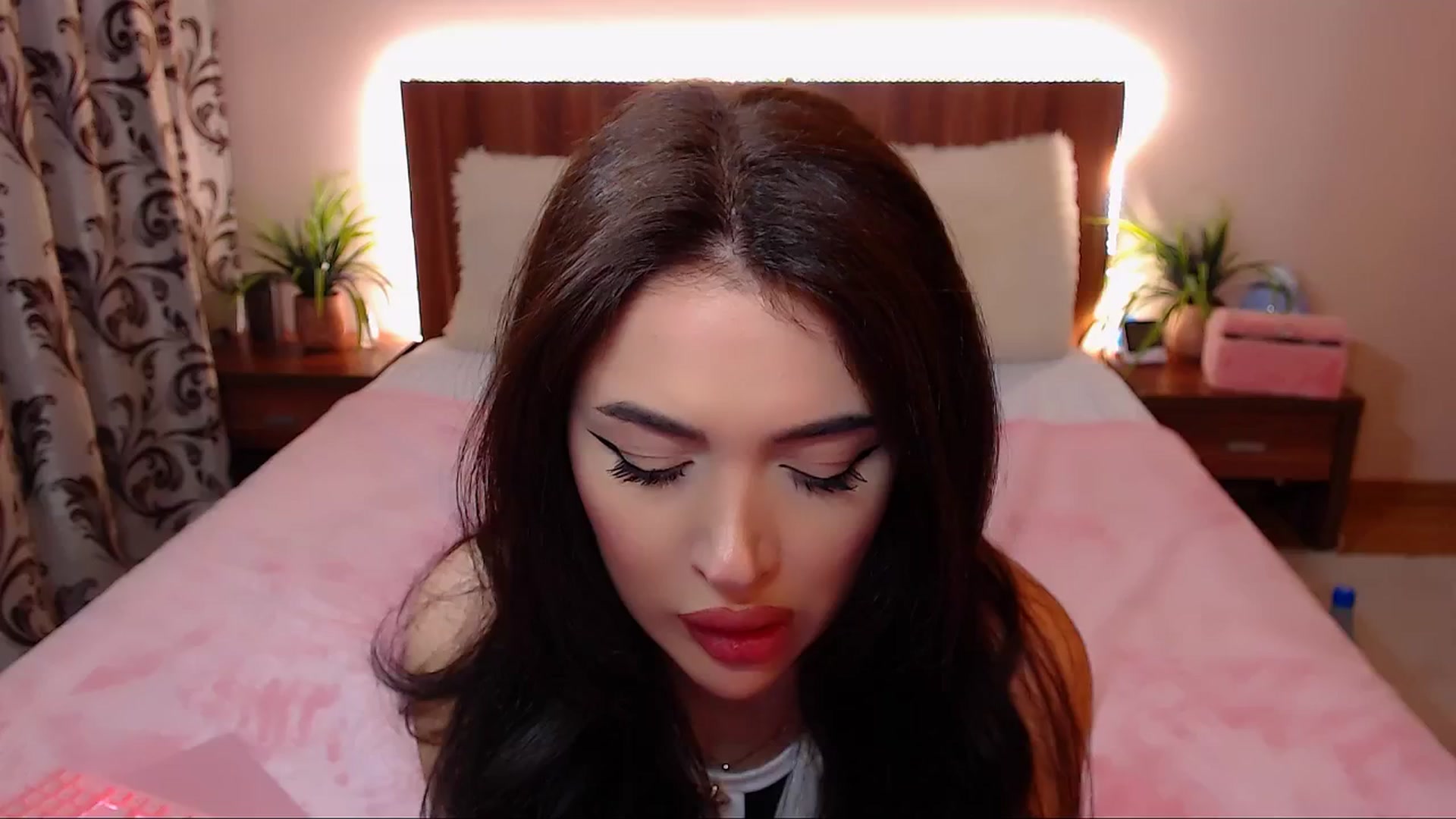 Gallery image thumbnail from DestinyFox1's myfreecams stream on, 02/26/2025, 13:50 image 17 of 20