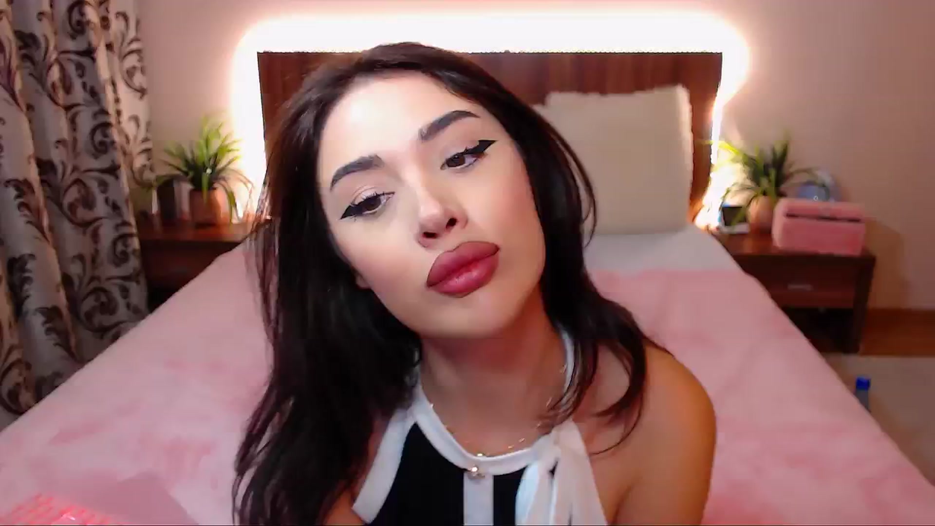Gallery image thumbnail from DestinyFox1's myfreecams stream on, 02/26/2025, 13:50 image 10 of 20