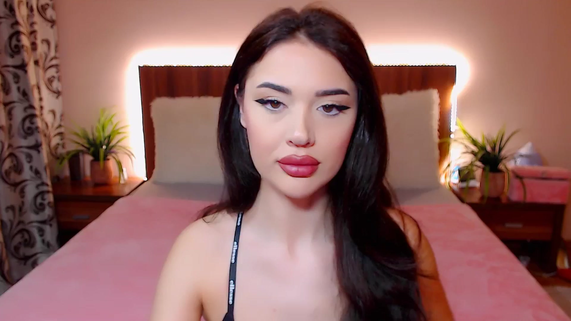 Gallery image thumbnail from DestinyFox1's myfreecams stream on, 02/28/2025, 06:43 image 8 of 20