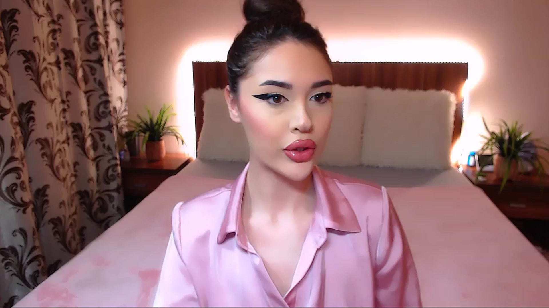 Gallery image thumbnail from DestinyFox1's myfreecams stream on, 03/16/2025, 19:22 image 3 of 20
