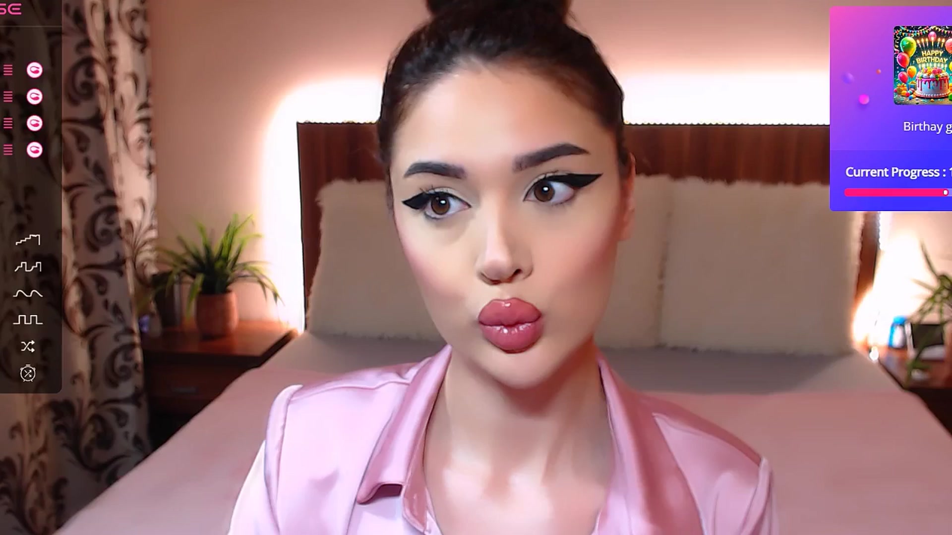 Gallery image thumbnail from DestinyFox1's myfreecams stream on, 03/16/2025, 19:22 image 16 of 20