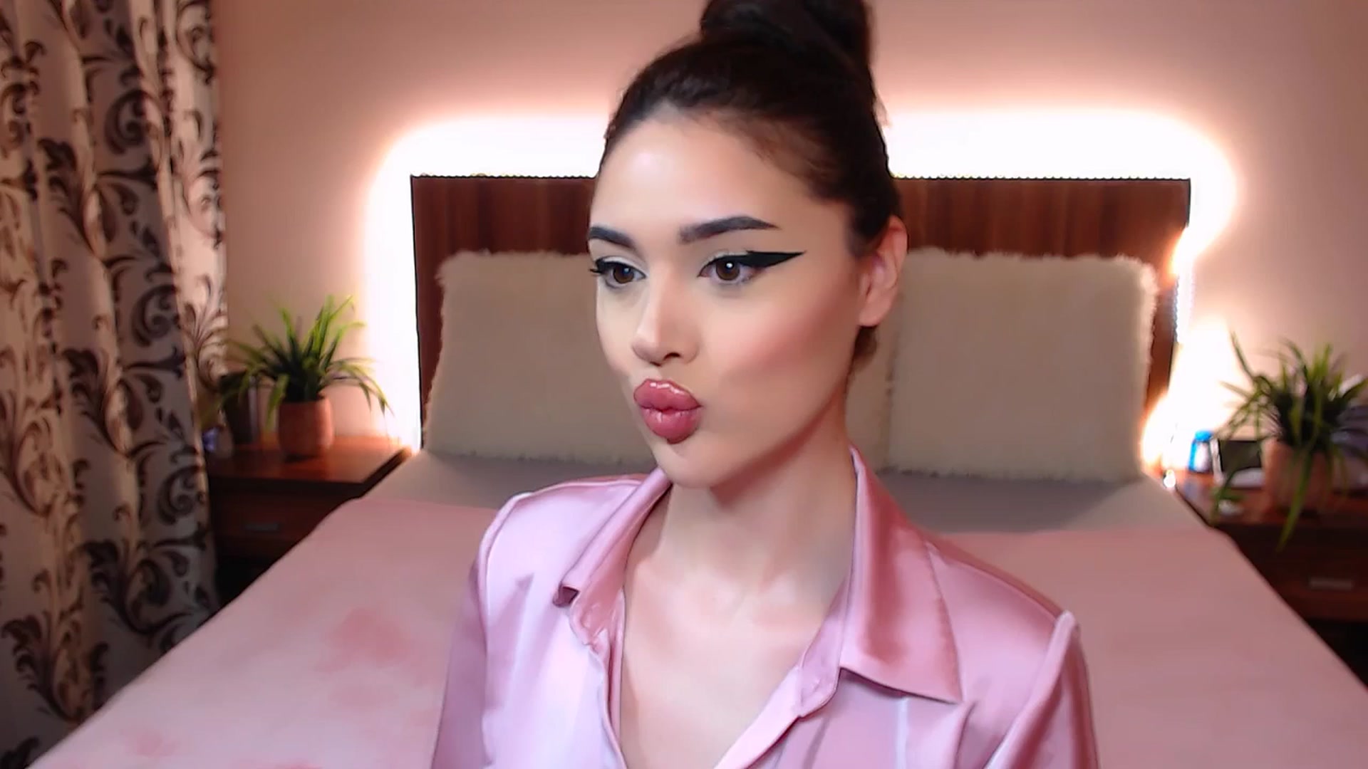 Gallery image thumbnail from DestinyFox1's myfreecams stream on, 03/16/2025, 19:22 image 8 of 20