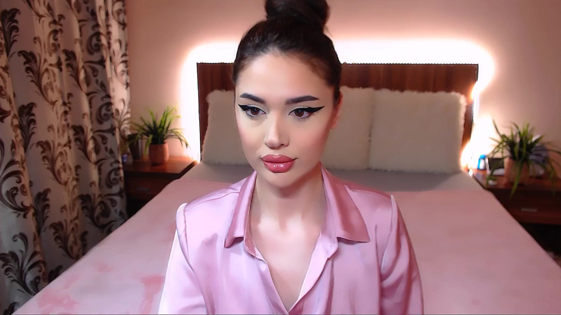 Gallery image thumbnail from DestinyFox1's myfreecams stream on, 03/16/2025, 19:22 image 2 of 20
