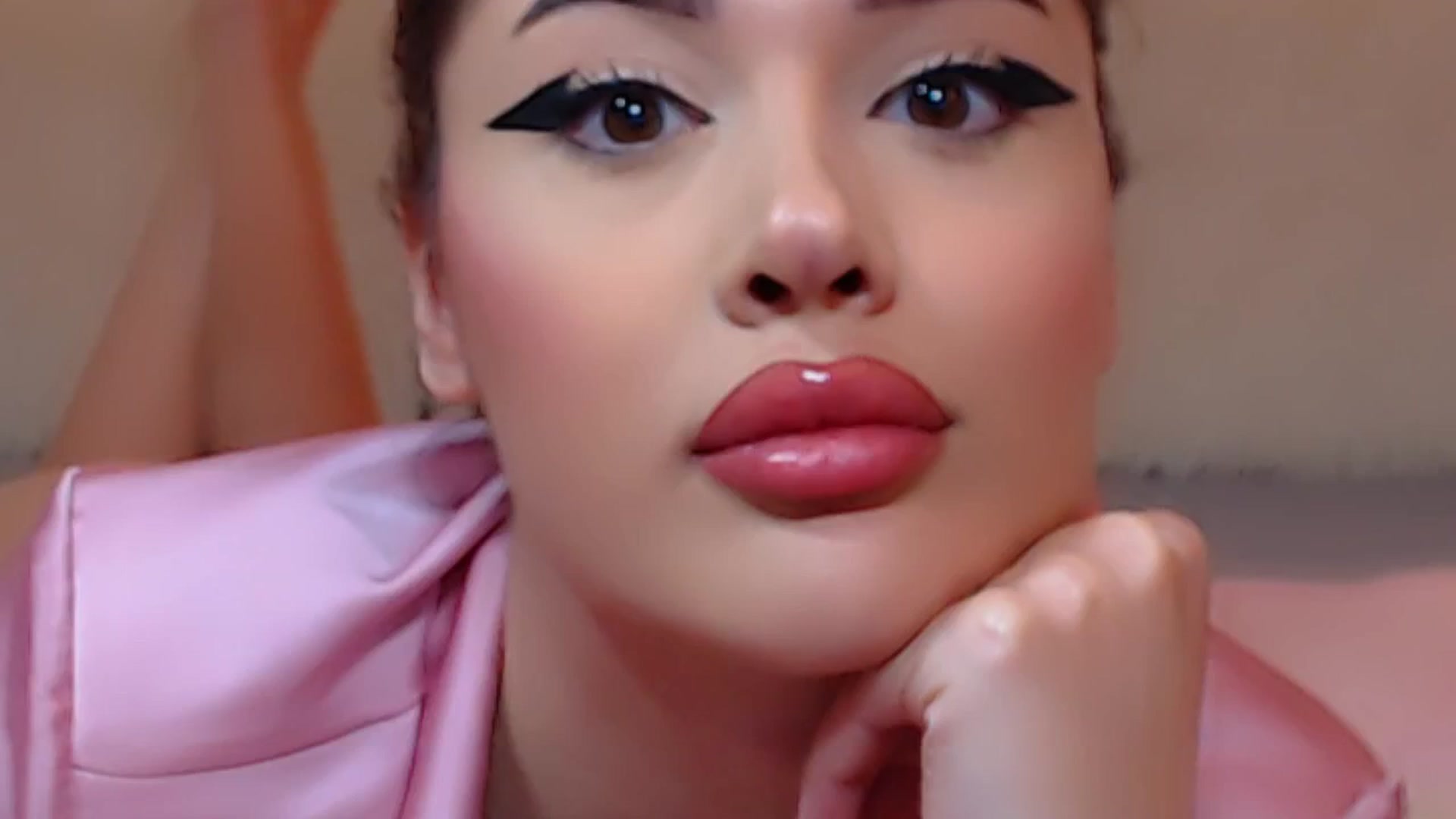 Gallery image thumbnail from DestinyFox1's myfreecams stream on, 03/16/2025, 20:18 image 19 of 20