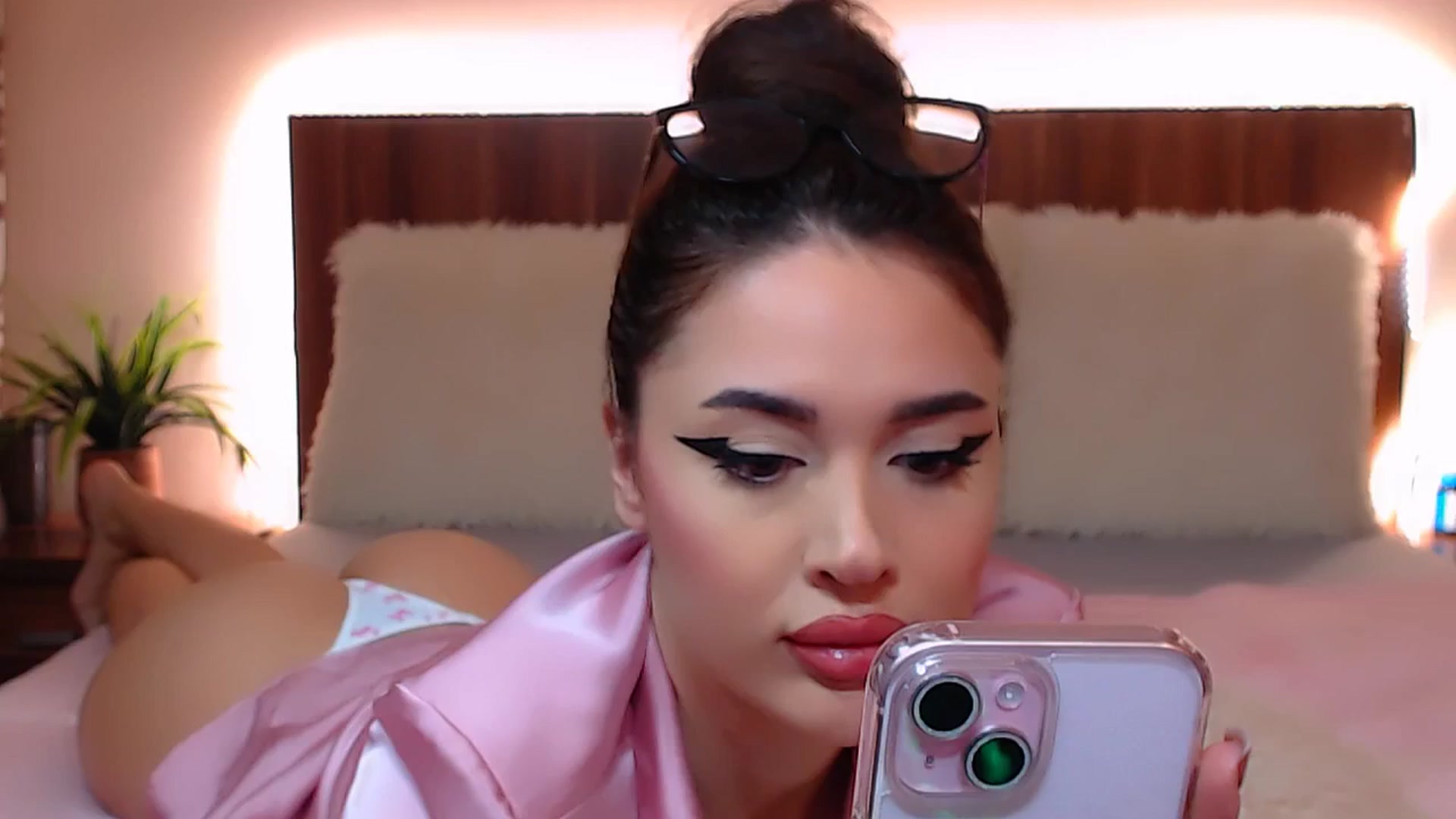 Gallery image thumbnail from DestinyFox1's myfreecams stream on, 03/16/2025, 20:18 image 14 of 20