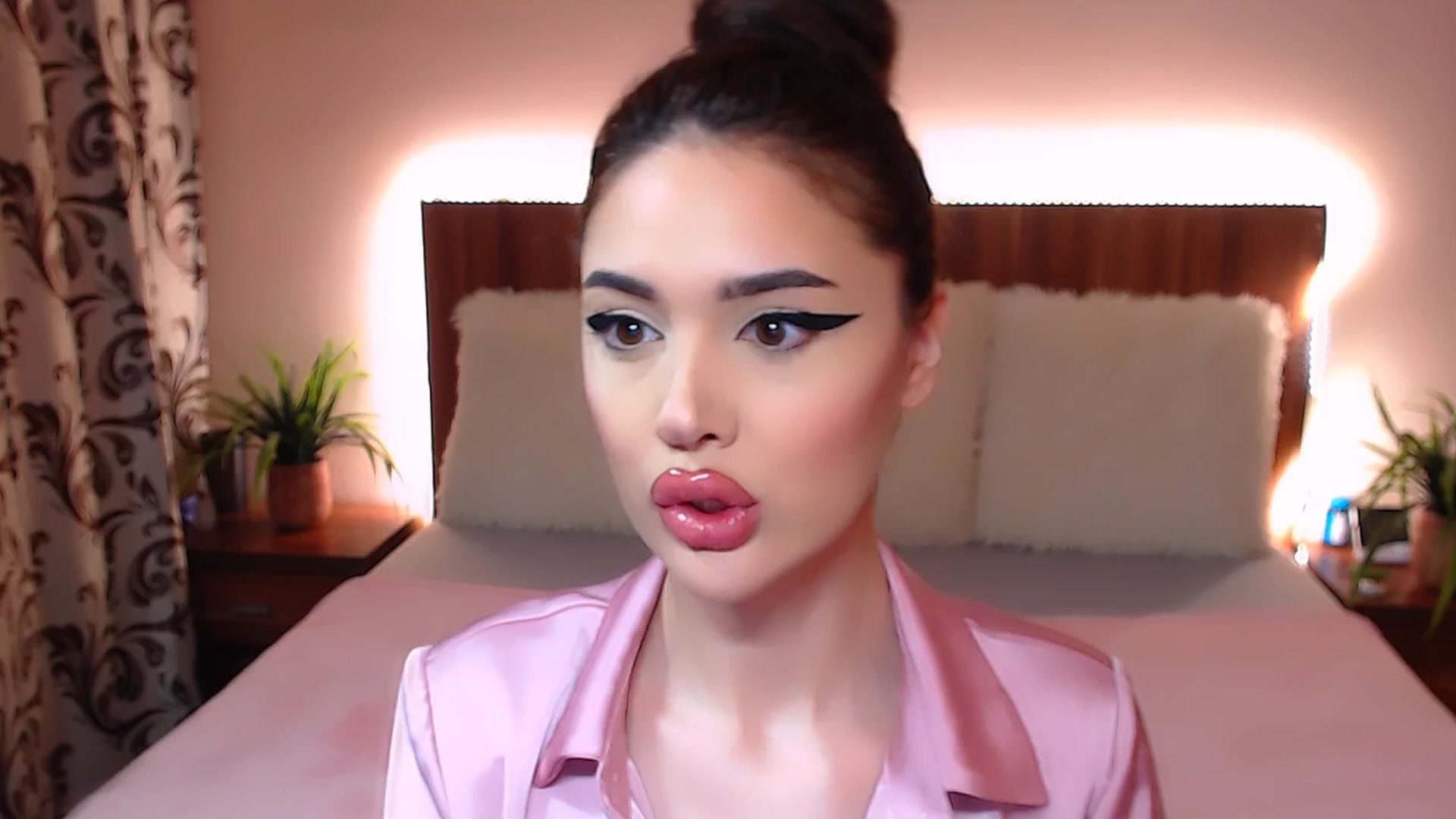 Gallery image thumbnail from DestinyFox1's myfreecams stream on, 03/16/2025, 20:18 image 2 of 20