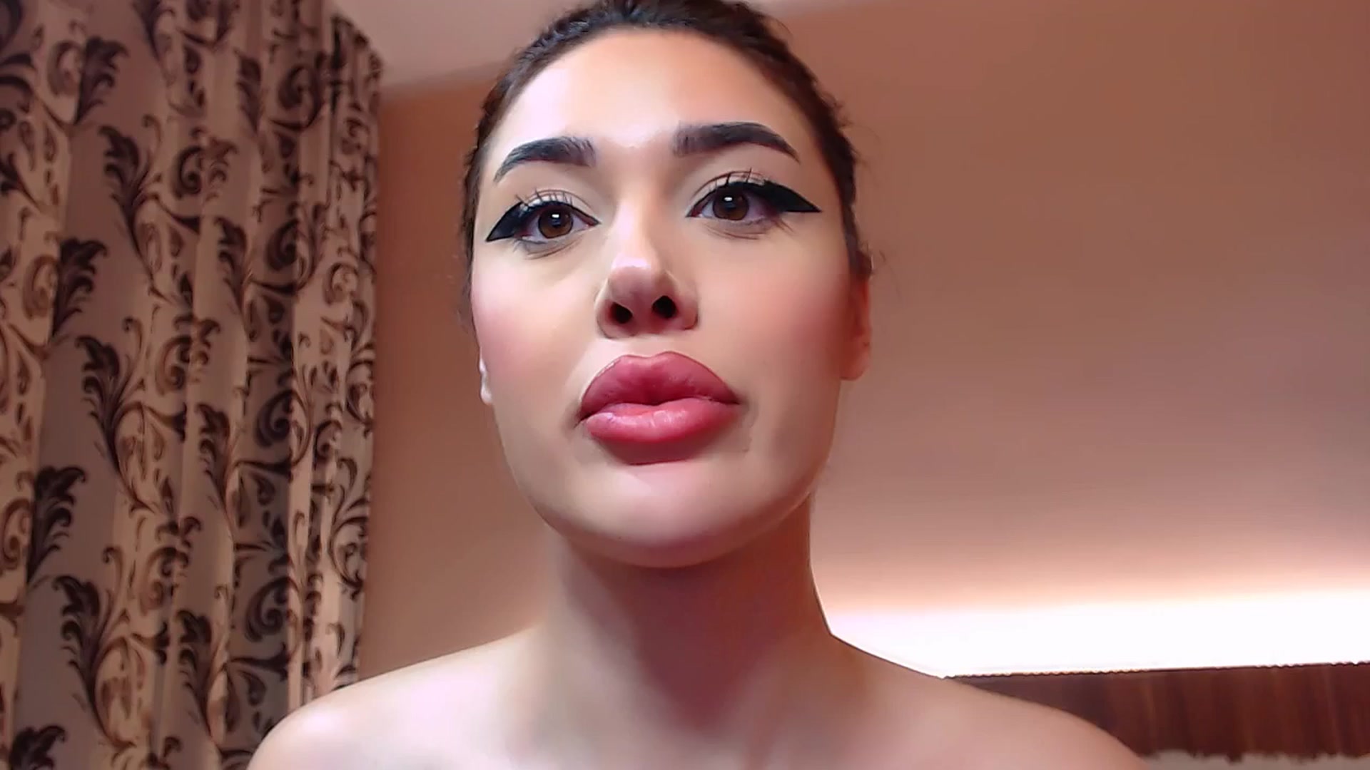 Gallery image thumbnail from DestinyFox1's myfreecams stream on, 03/16/2025, 21:18 image 13 of 20