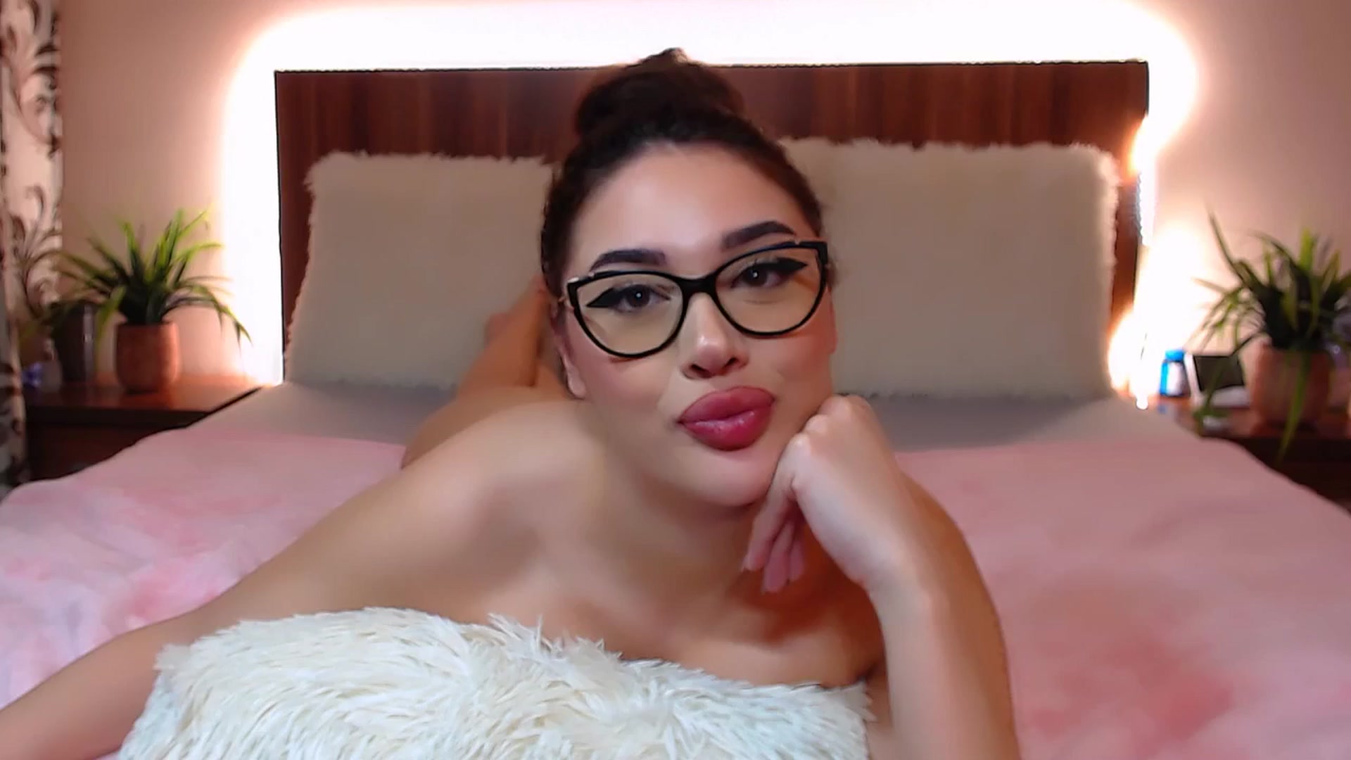 Gallery image thumbnail from DestinyFox1's myfreecams stream on, 03/16/2025, 21:18 image 19 of 20