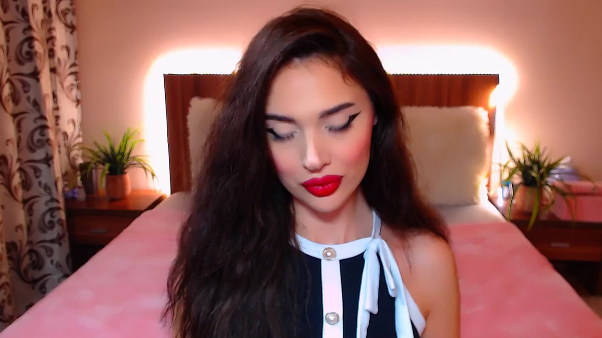 Gallery image thumbnail from DestinyFox1's myfreecams stream on, 03/20/2025, 20:47 image 1 of 20
