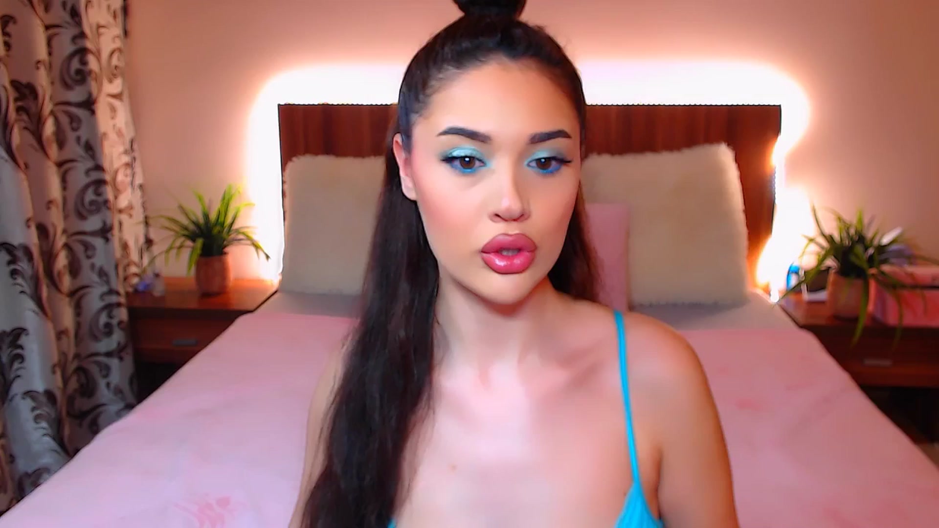 Gallery image thumbnail from DestinyFox1's myfreecams stream on, 03/22/2025, 20:56 image 4 of 20