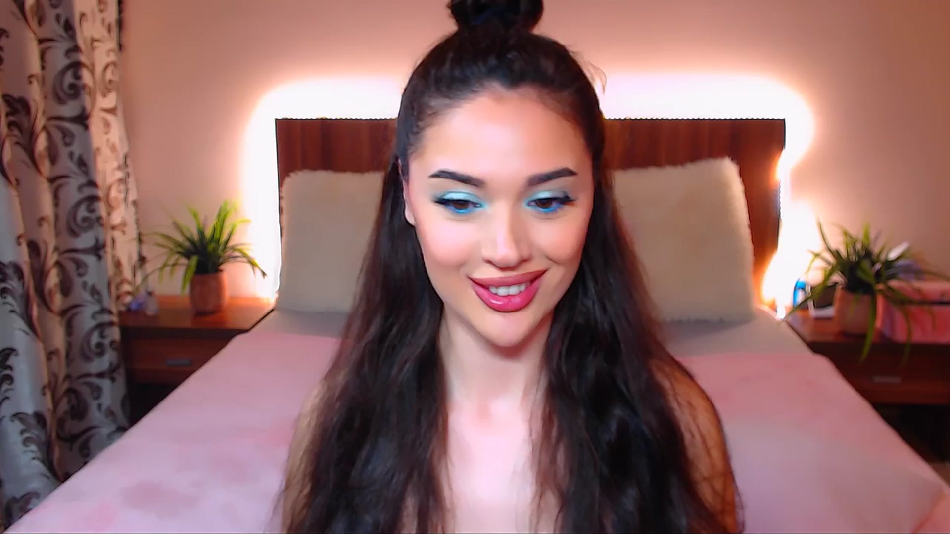 Gallery image thumbnail from DestinyFox1's myfreecams stream on, 03/22/2025, 22:14 image 6 of 20