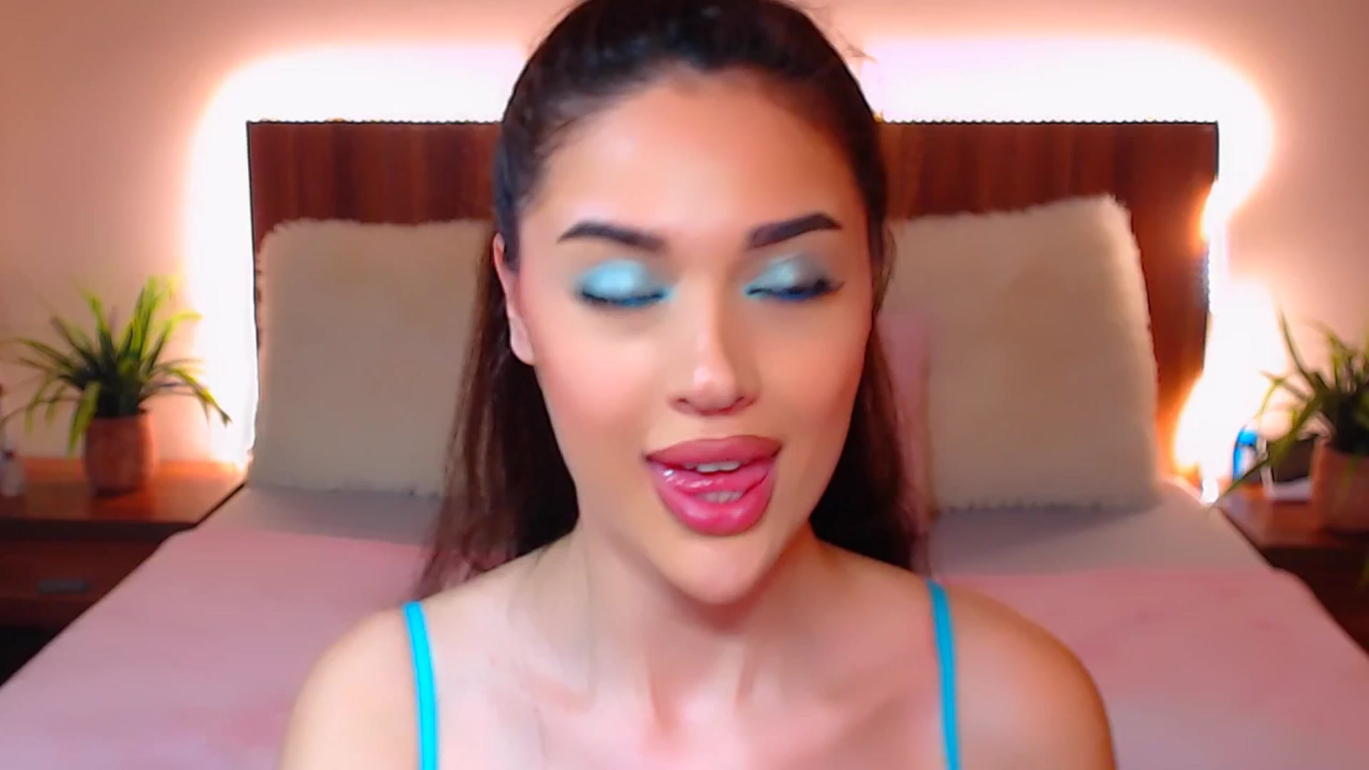 Gallery image thumbnail from DestinyFox1's myfreecams stream on, 03/22/2025, 22:14 image 5 of 20