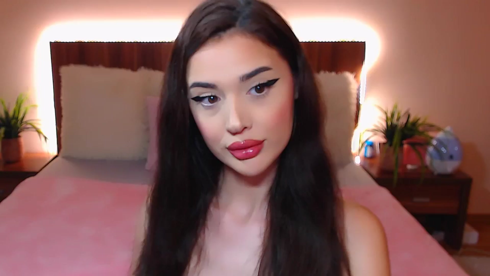 Gallery image thumbnail from DestinyFox1's myfreecams stream on, 03/26/2025, 19:57 image 3 of 20