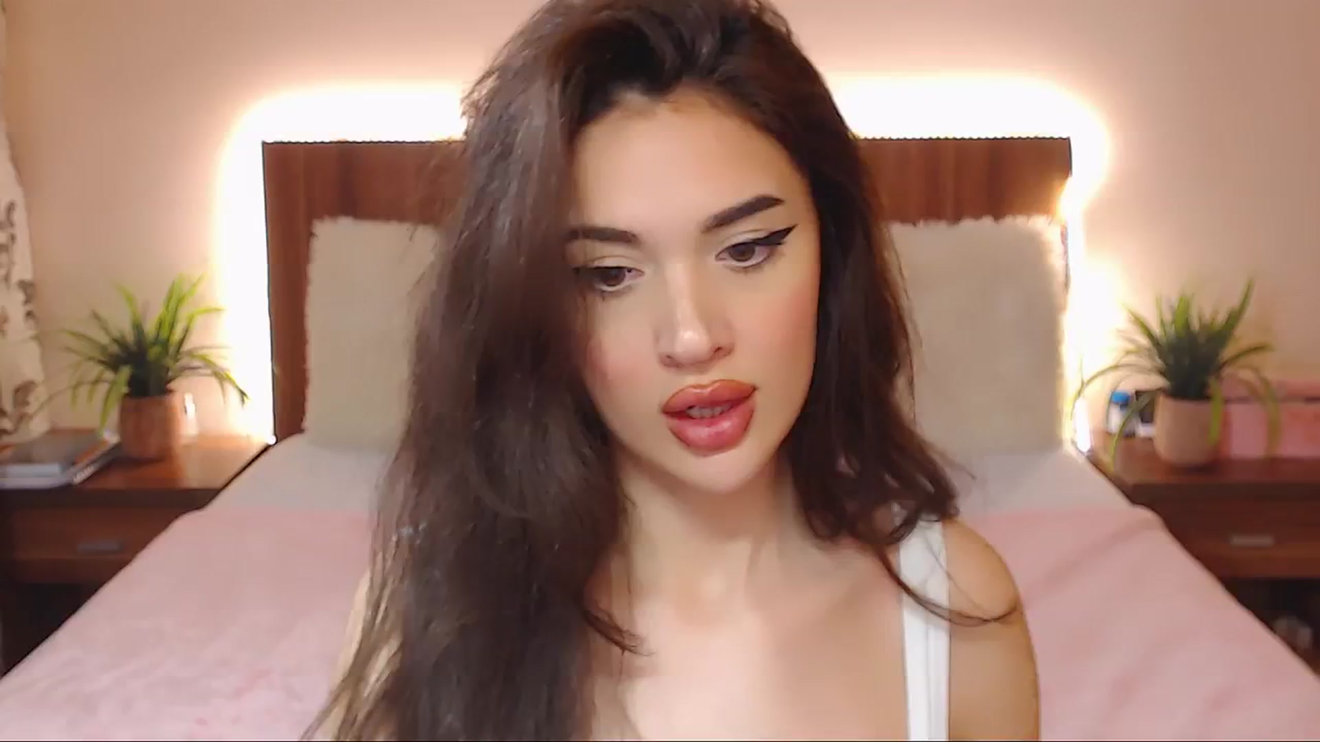 Gallery image thumbnail from DestinyFox1's myfreecams stream on, 04/09/2025, 14:51 image 3 of 20
