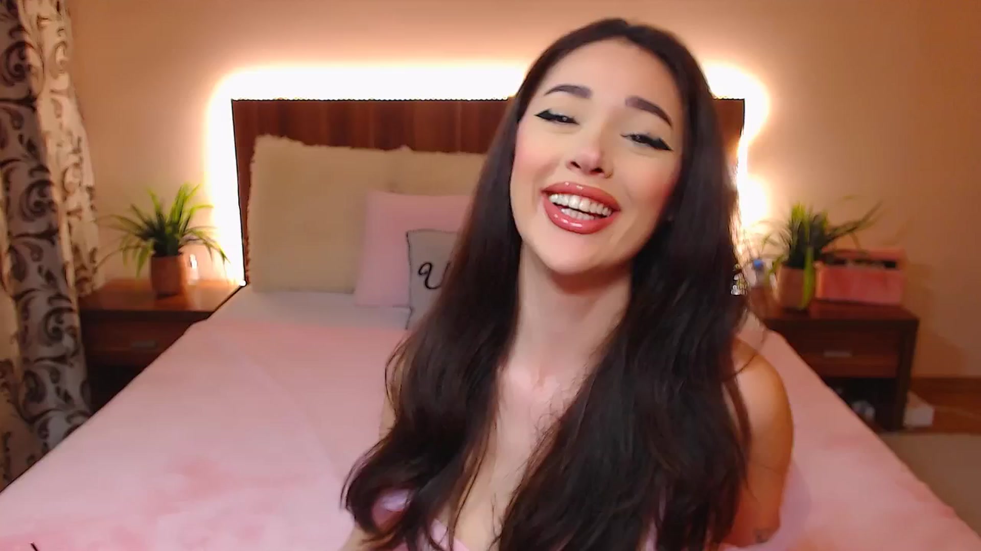 Gallery image thumbnail from DestinyFox1's myfreecams stream on, 04/12/2025, 14:20 image 11 of 20