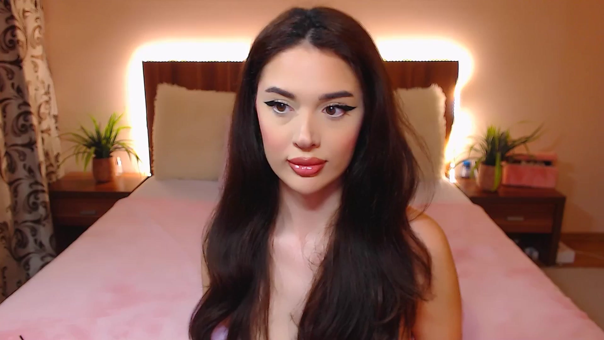 Gallery image thumbnail from DestinyFox1's myfreecams stream on, 04/12/2025, 14:20 image 8 of 20