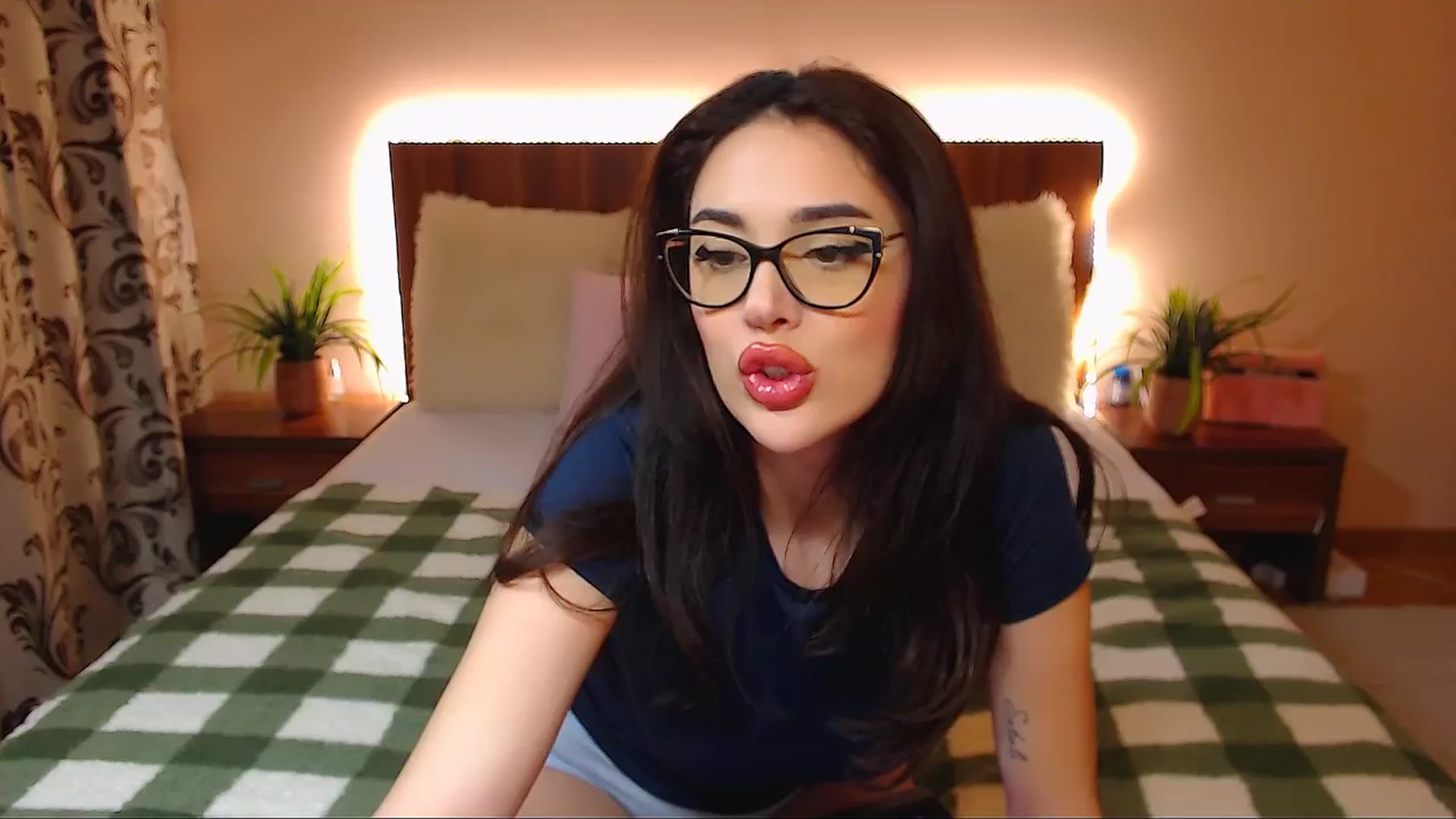 Gallery image thumbnail from DestinyFox1's myfreecams stream on, 04/12/2025, 20:57 image 1 of 20