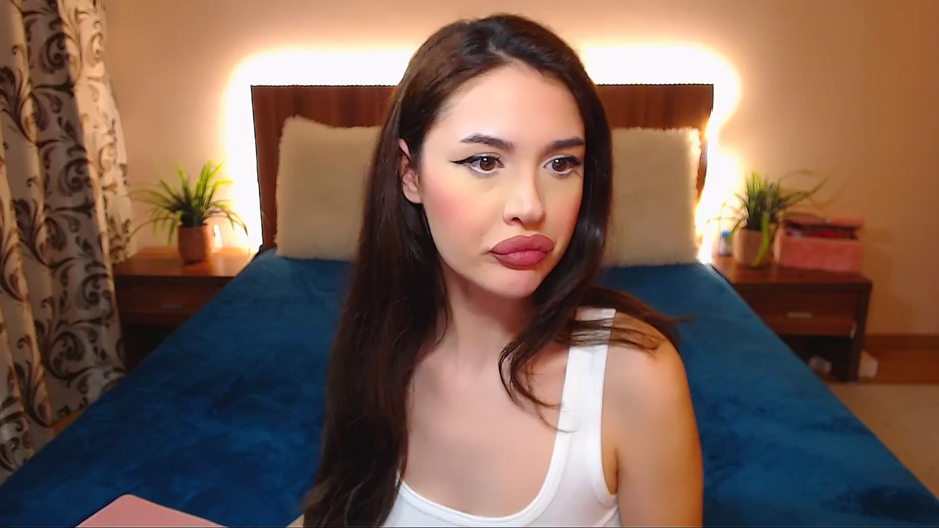 Gallery image thumbnail from DestinyFox1's myfreecams stream on, 04/13/2025, 18:54 image 10 of 20