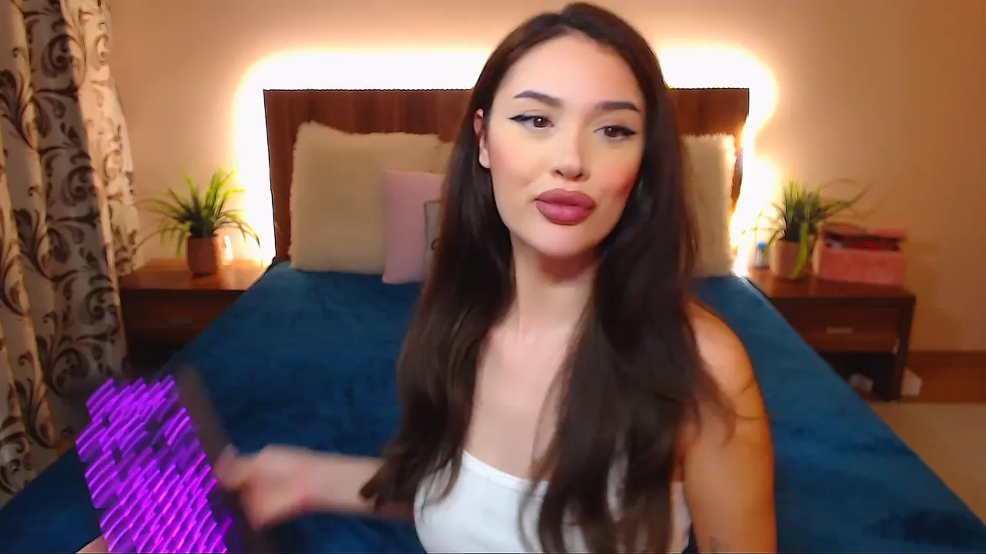 Gallery image thumbnail from DestinyFox1's myfreecams stream on, 04/13/2025, 18:54 image 8 of 20