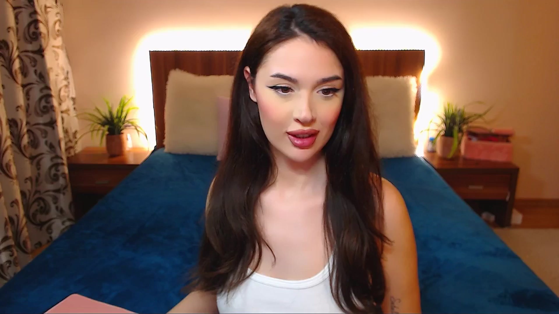 Gallery image thumbnail from DestinyFox1's myfreecams stream on, 04/13/2025, 18:54 image 9 of 20