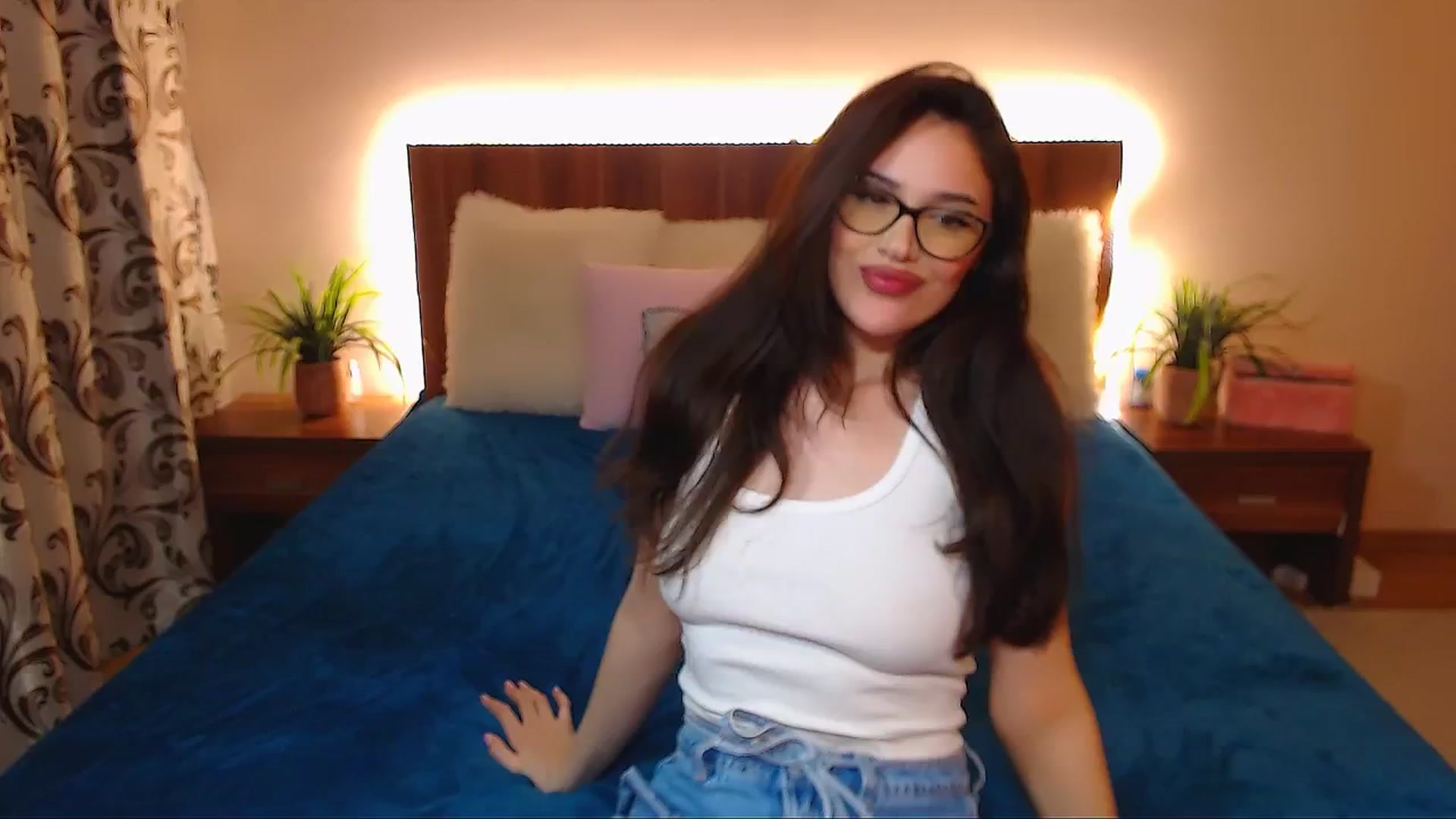 Gallery image thumbnail from DestinyFox1's myfreecams stream on, 04/13/2025, 19:39 image 7 of 20