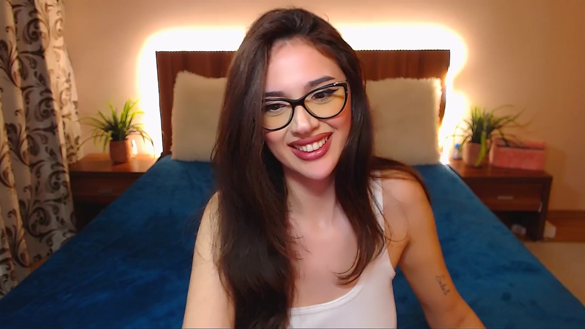 Gallery image thumbnail from DestinyFox1's myfreecams stream on, 04/13/2025, 19:39 image 19 of 20