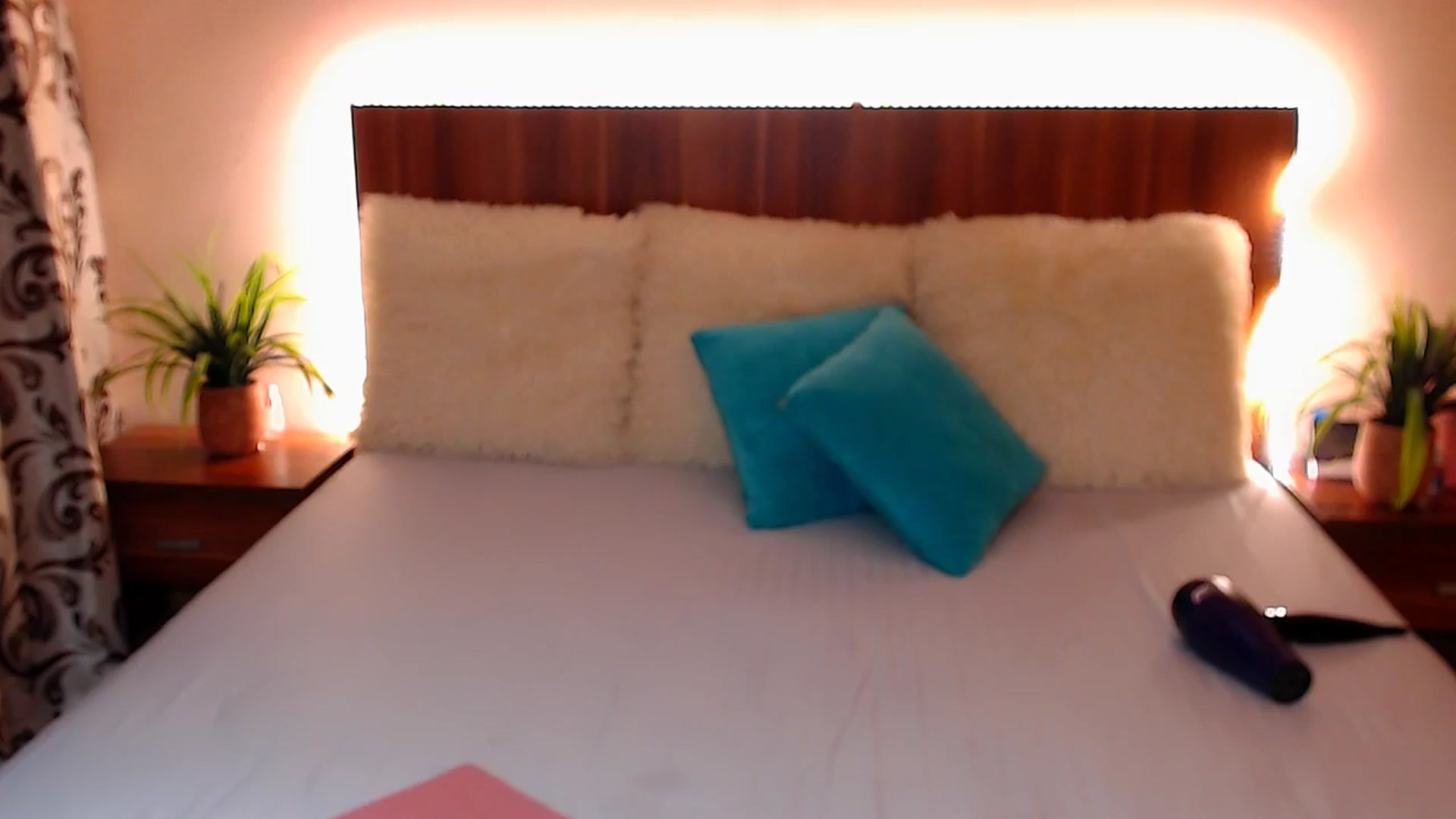 Gallery image thumbnail from DestinyFox1's myfreecams stream on, 04/28/2025, 20:11 image 19 of 20