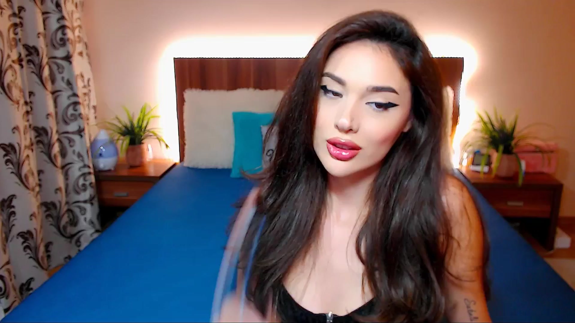 Gallery image thumbnail from DestinyFox1's myfreecams stream on, 05/11/2025, 20:17 image 5 of 20