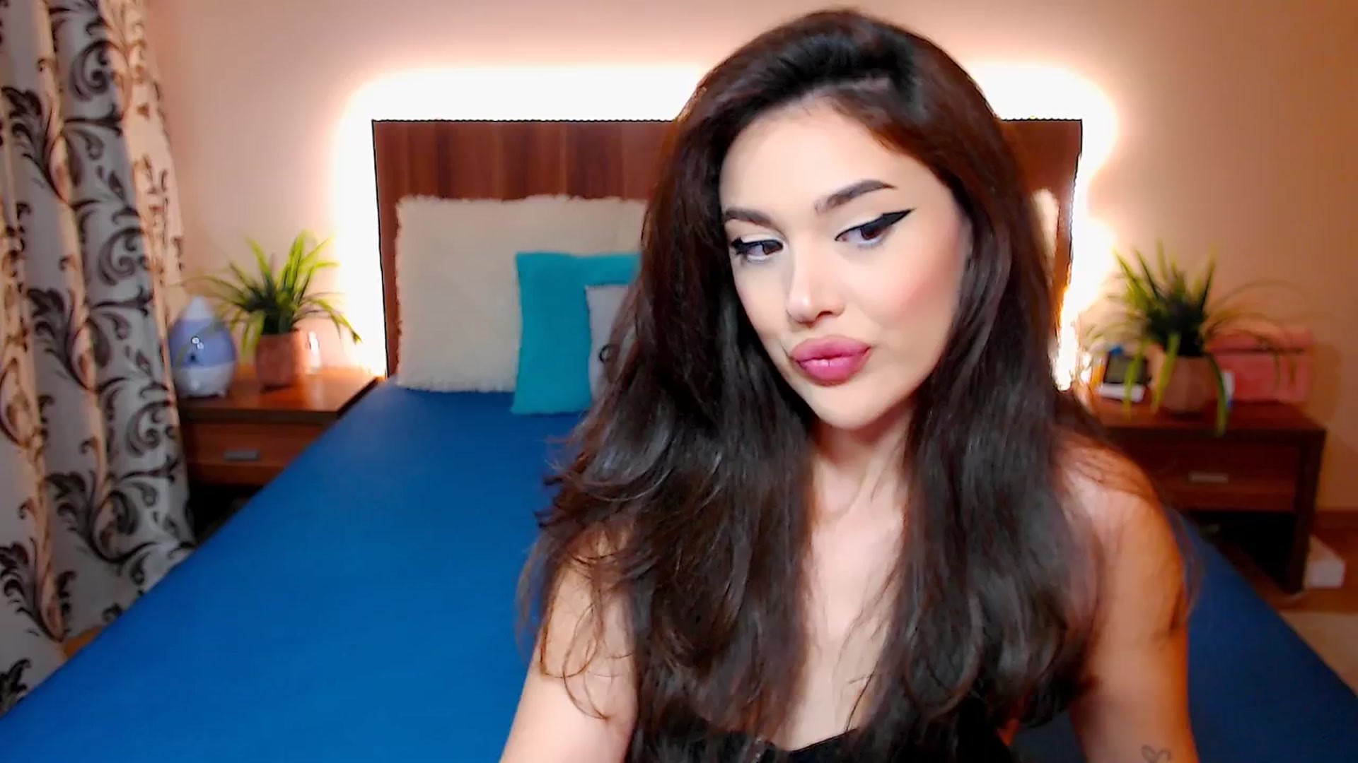Gallery image thumbnail from DestinyFox1's myfreecams stream on, 05/11/2025, 20:17 image 1 of 20