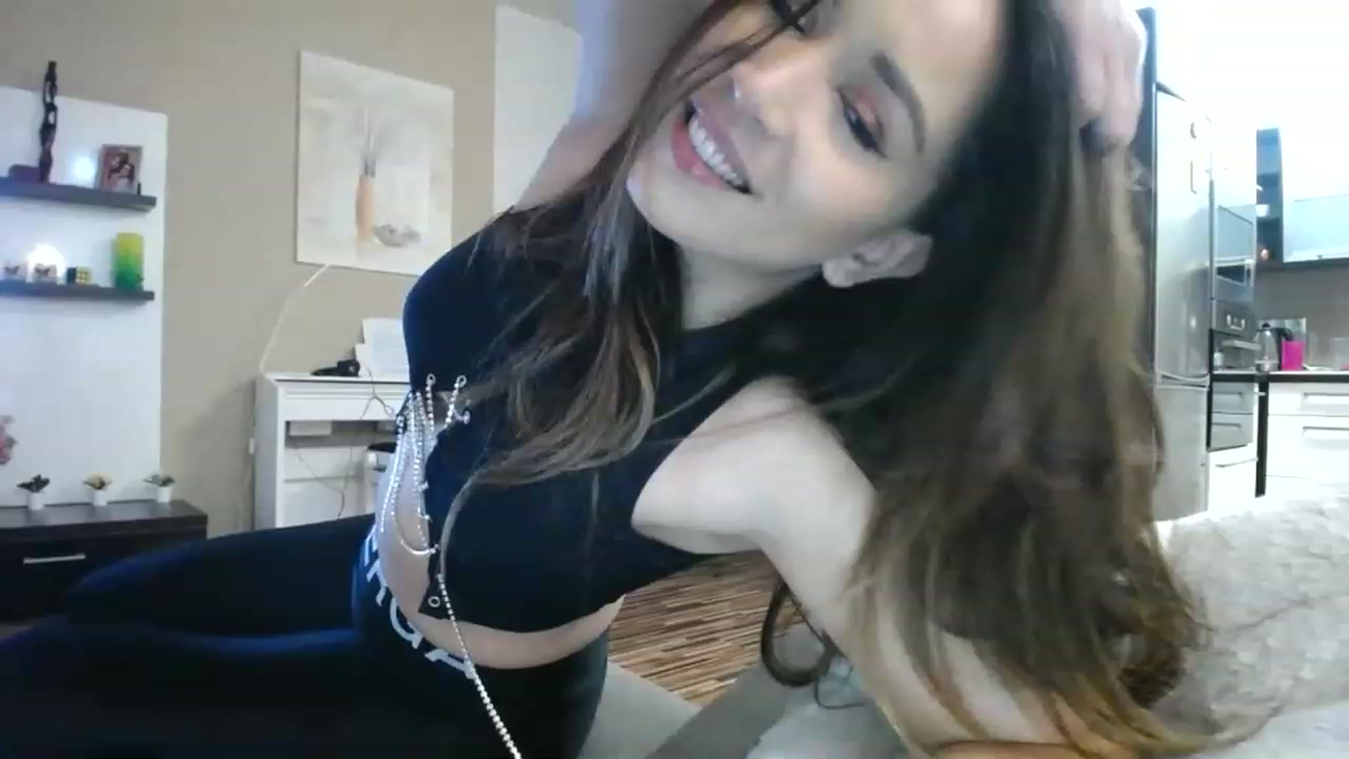 Gallery image thumbnail from Destiny____'s myfreecams stream on, 12/04/2022, 17:42 image 3 of 20