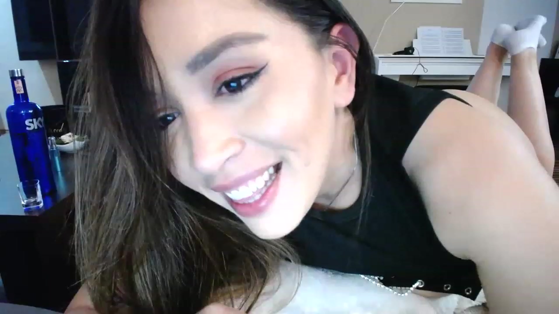 Gallery image thumbnail from Destiny____'s myfreecams stream on, 12/04/2022, 17:42 image 17 of 20