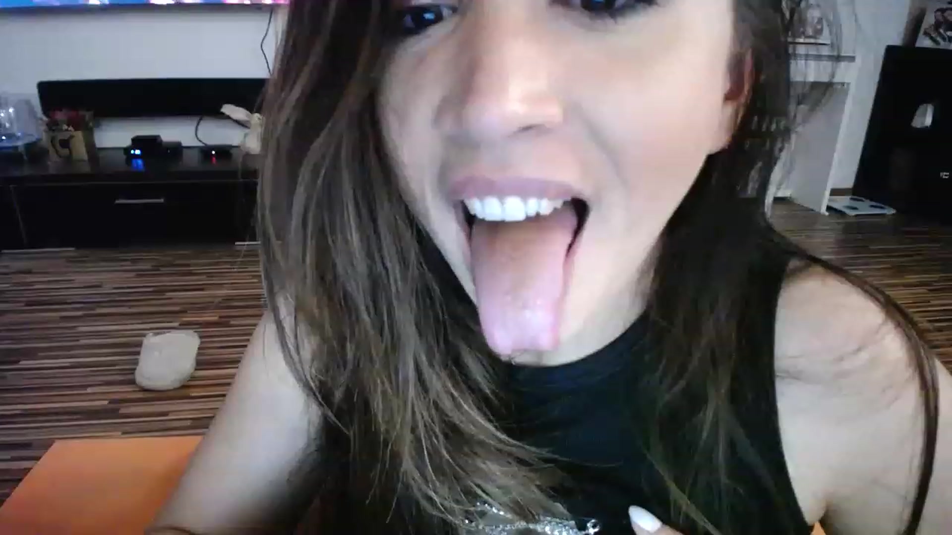 Gallery image thumbnail from Destiny____'s myfreecams stream on, 12/04/2022, 18:31 image 2 of 20