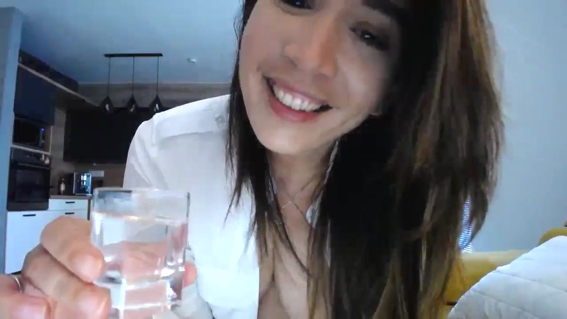 Gallery image thumbnail from Destiny____'s myfreecams stream on, 05/19/2024, 16:20 image 7 of 20