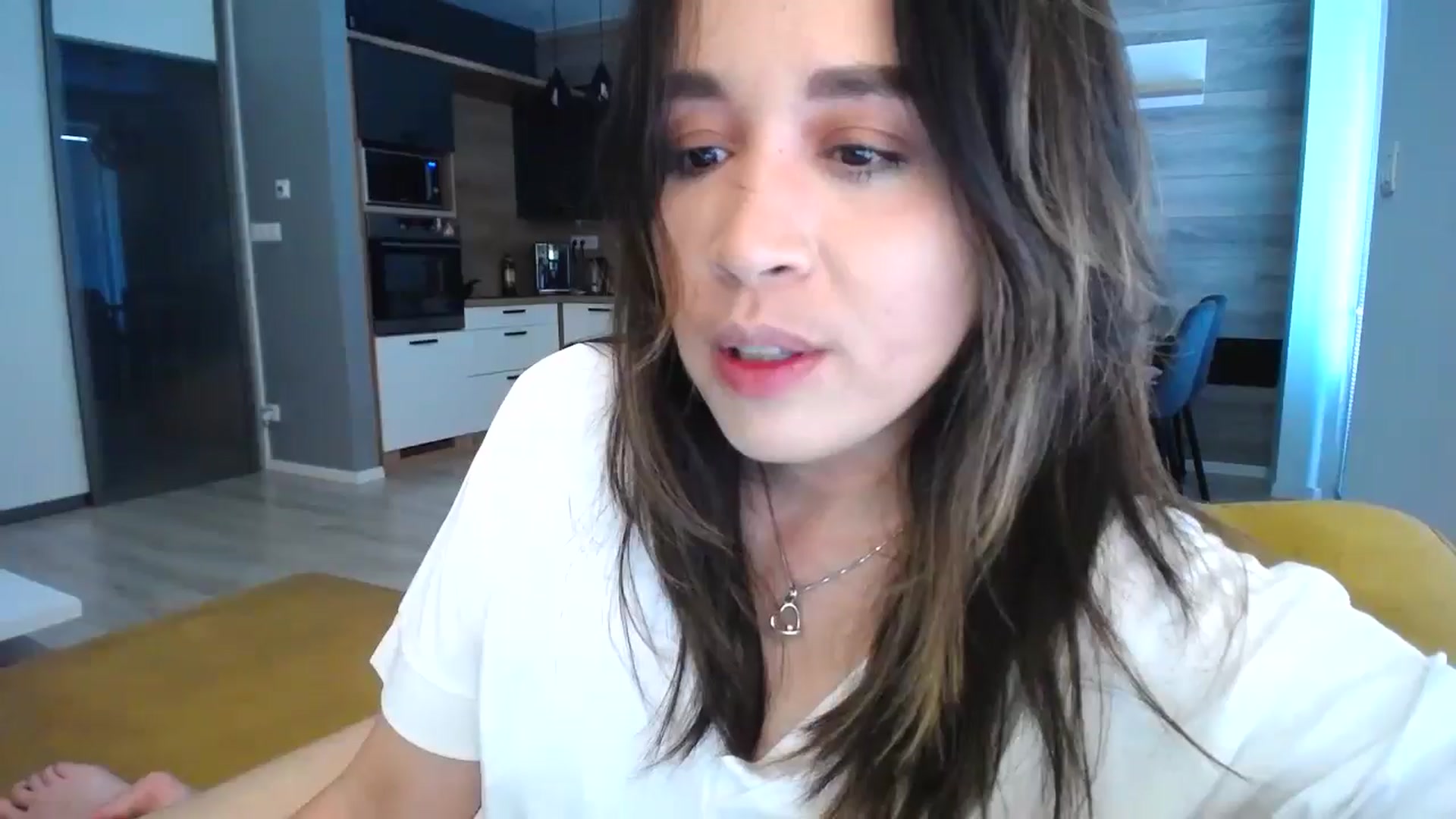 Gallery image thumbnail from Destiny____'s myfreecams stream on, 05/22/2024, 17:36 image 16 of 20
