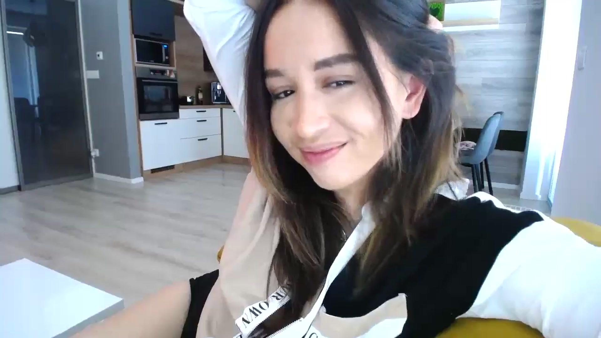 Gallery image thumbnail from Destiny____'s myfreecams stream on, 05/23/2024, 16:20 image 16 of 20